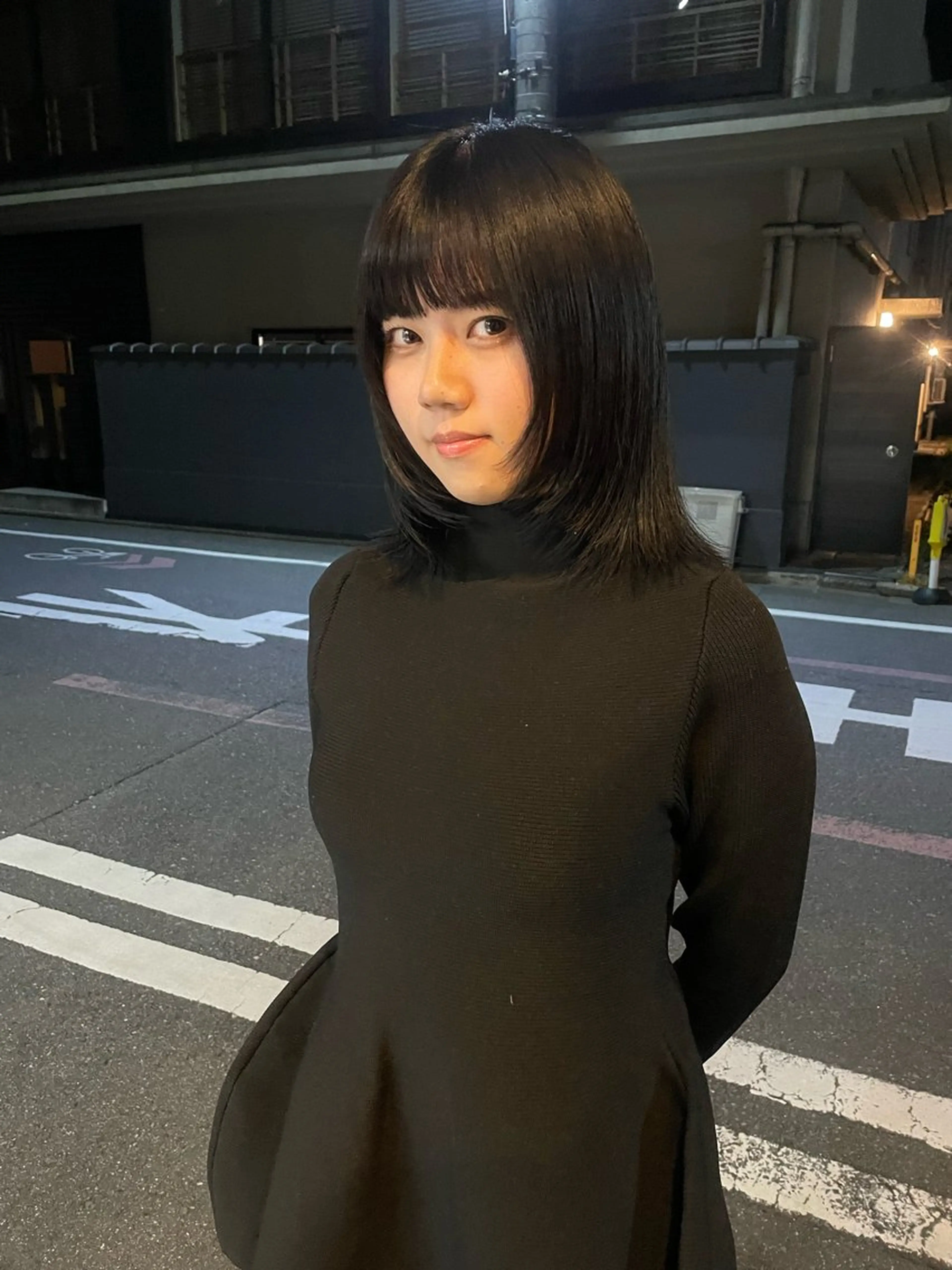 ミディアム カラー 黒髪 ブルーカラー ブルーブラック 顔まわりレイヤー 顔周りカット darts所属・マツダ レンのヘアスタイル