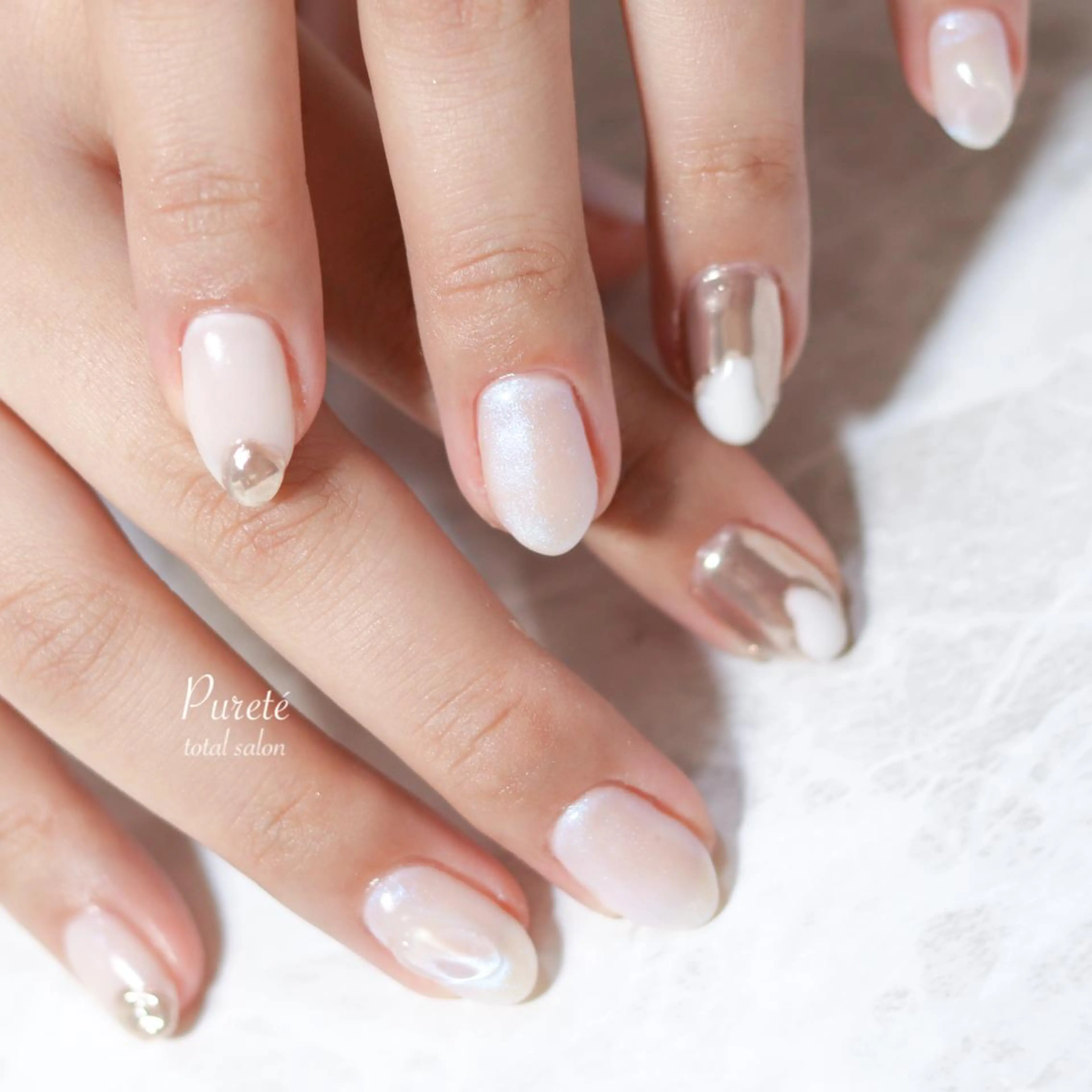 ネイル ミラーネイル ホワイト nailsalon Puretéのネイルデザイン
