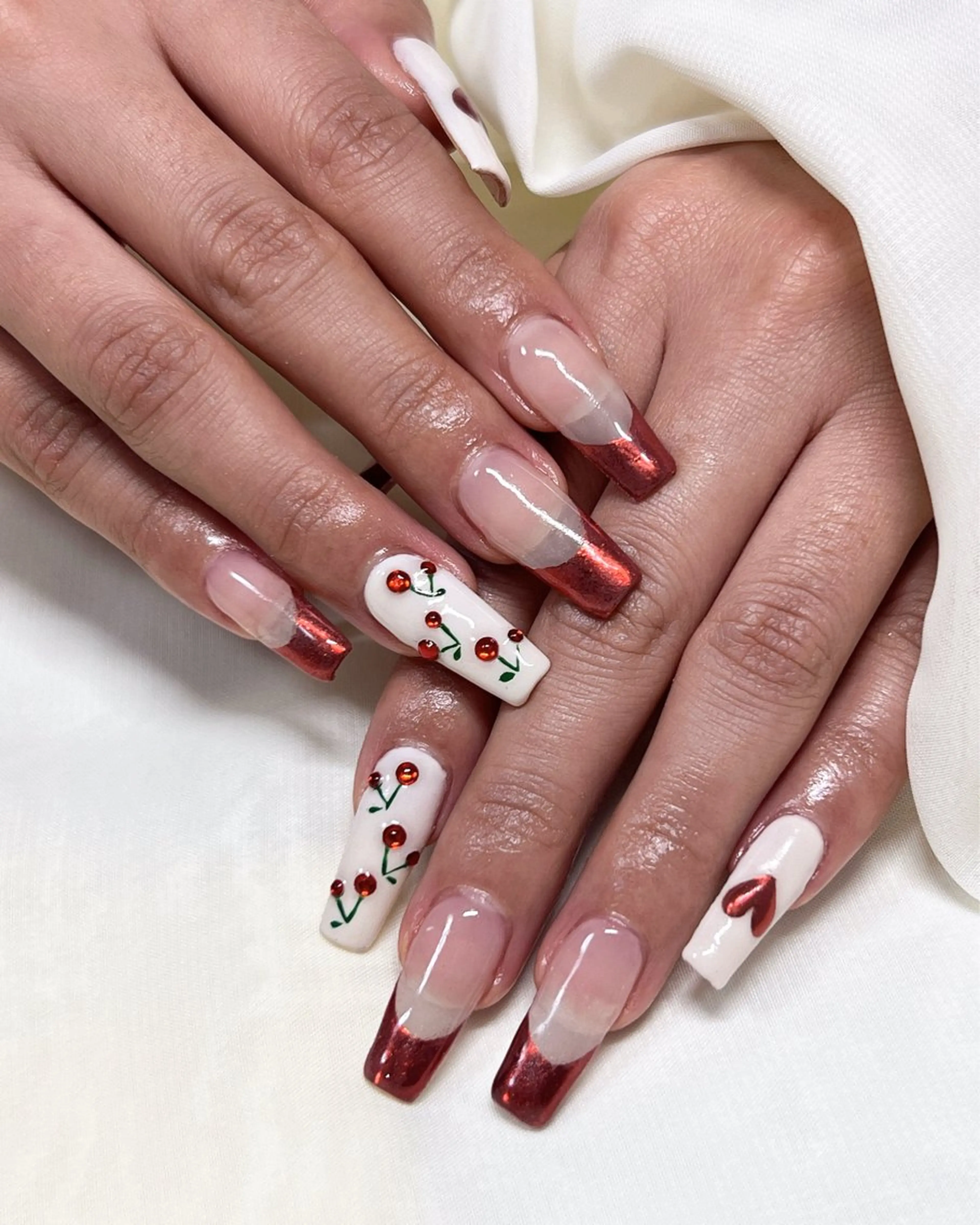 ネイル アートネイル ミラーネイル 赤色 nail salon MUAのネイルデザイン