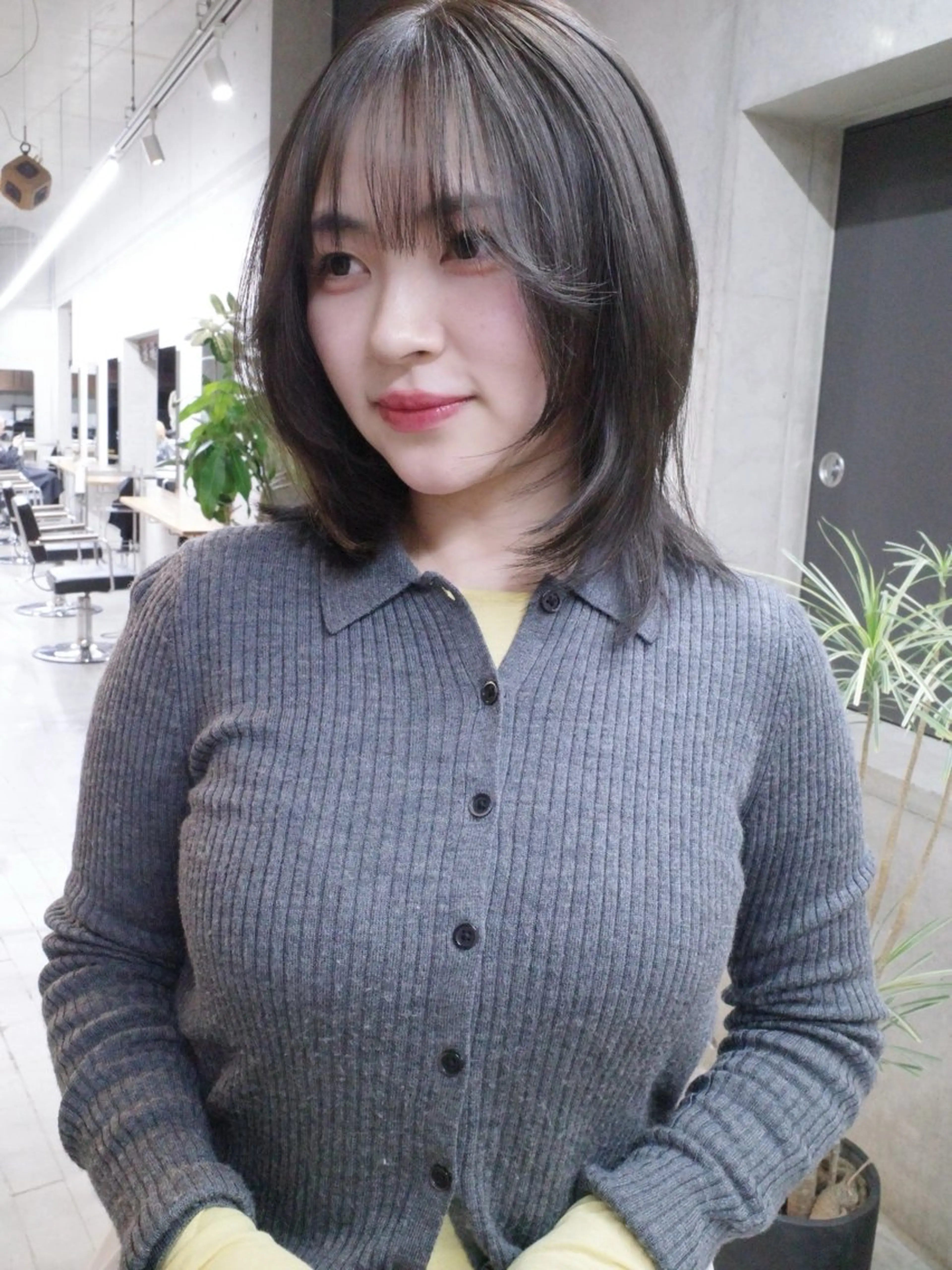 ミディアム カット ヘアカラー 葉 /レイヤーカットのヘアスタイル