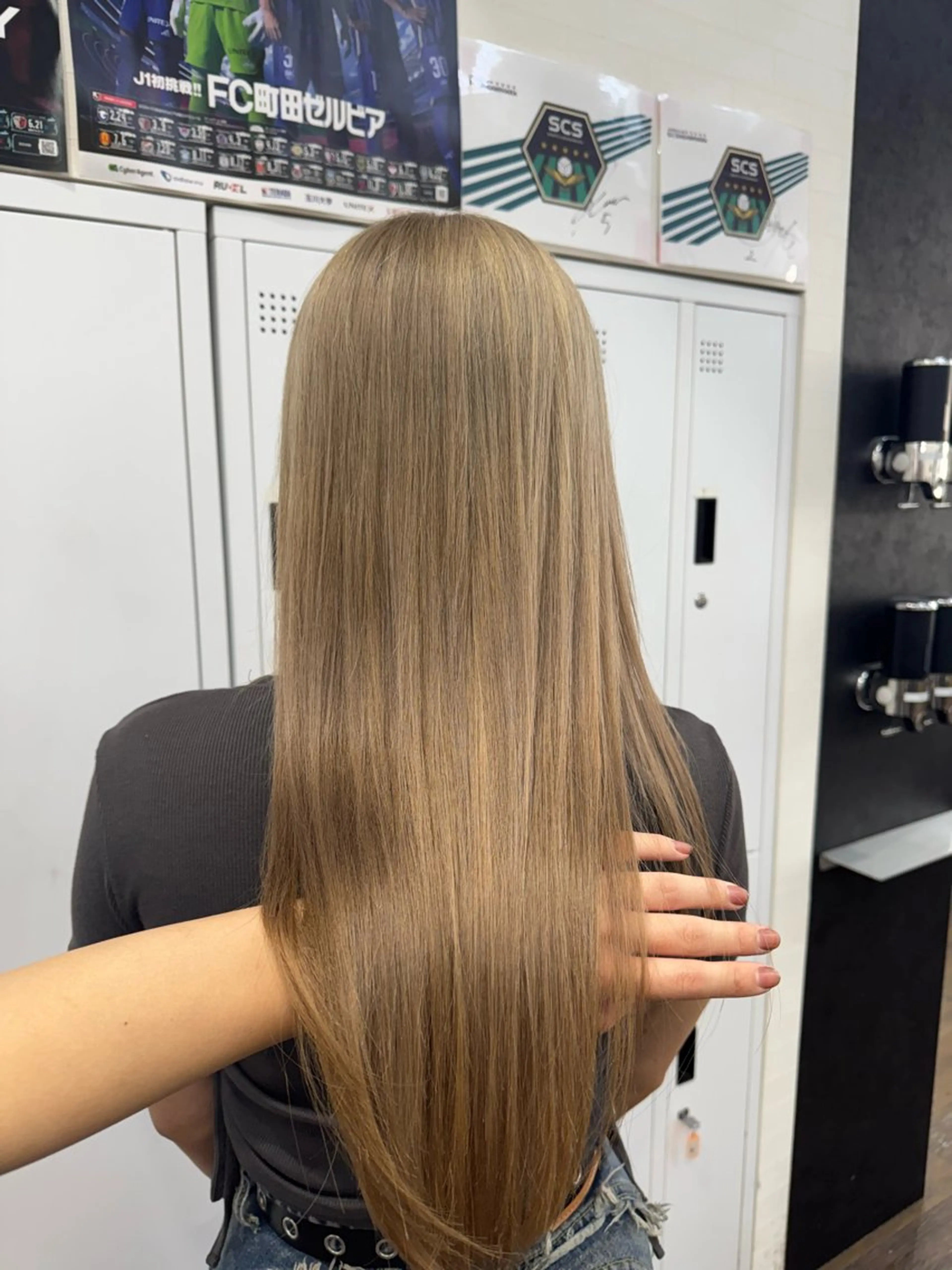 ロング 横浜🦋ハイトーン 🫐シャドウルーツのヘアスタイル