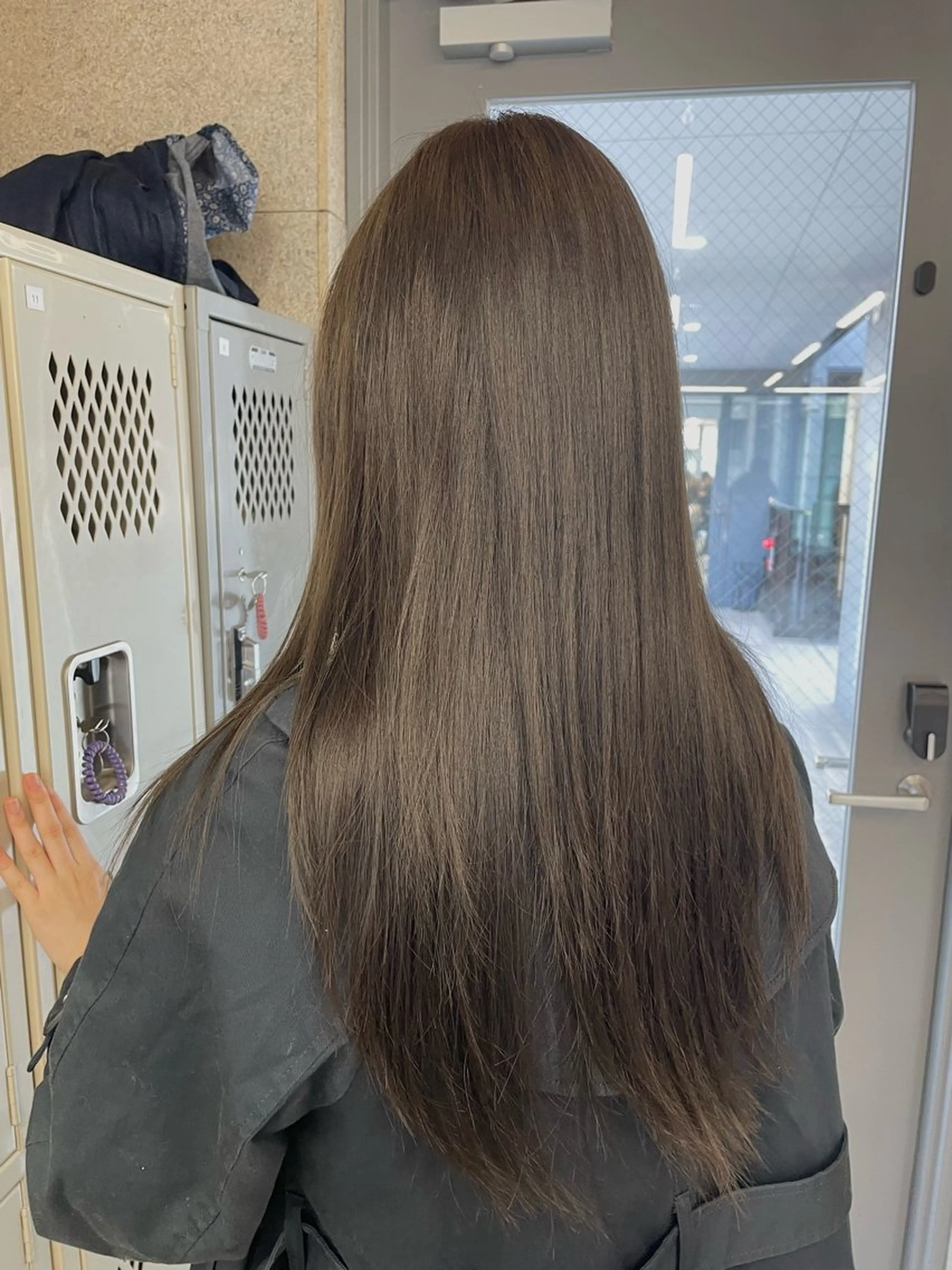 ロング カラー グレージュ オリーブグレージュ オリーブグレー ヘアカラー 『SiLO』 rumiのヘアスタイル