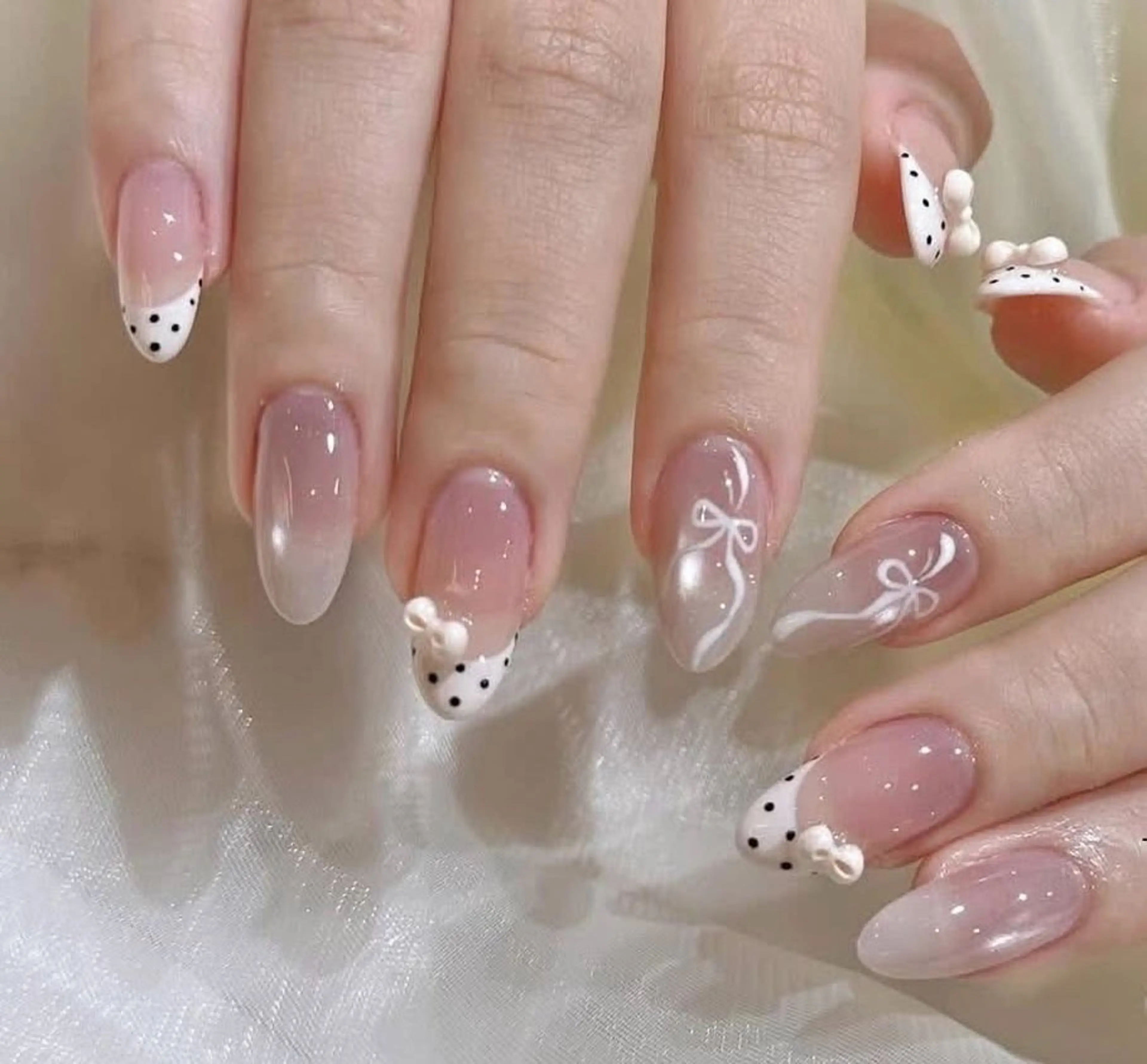 カラー グラデーションカラー ピンクカラー ハンドネイル AIN Nailのネイルデザイン