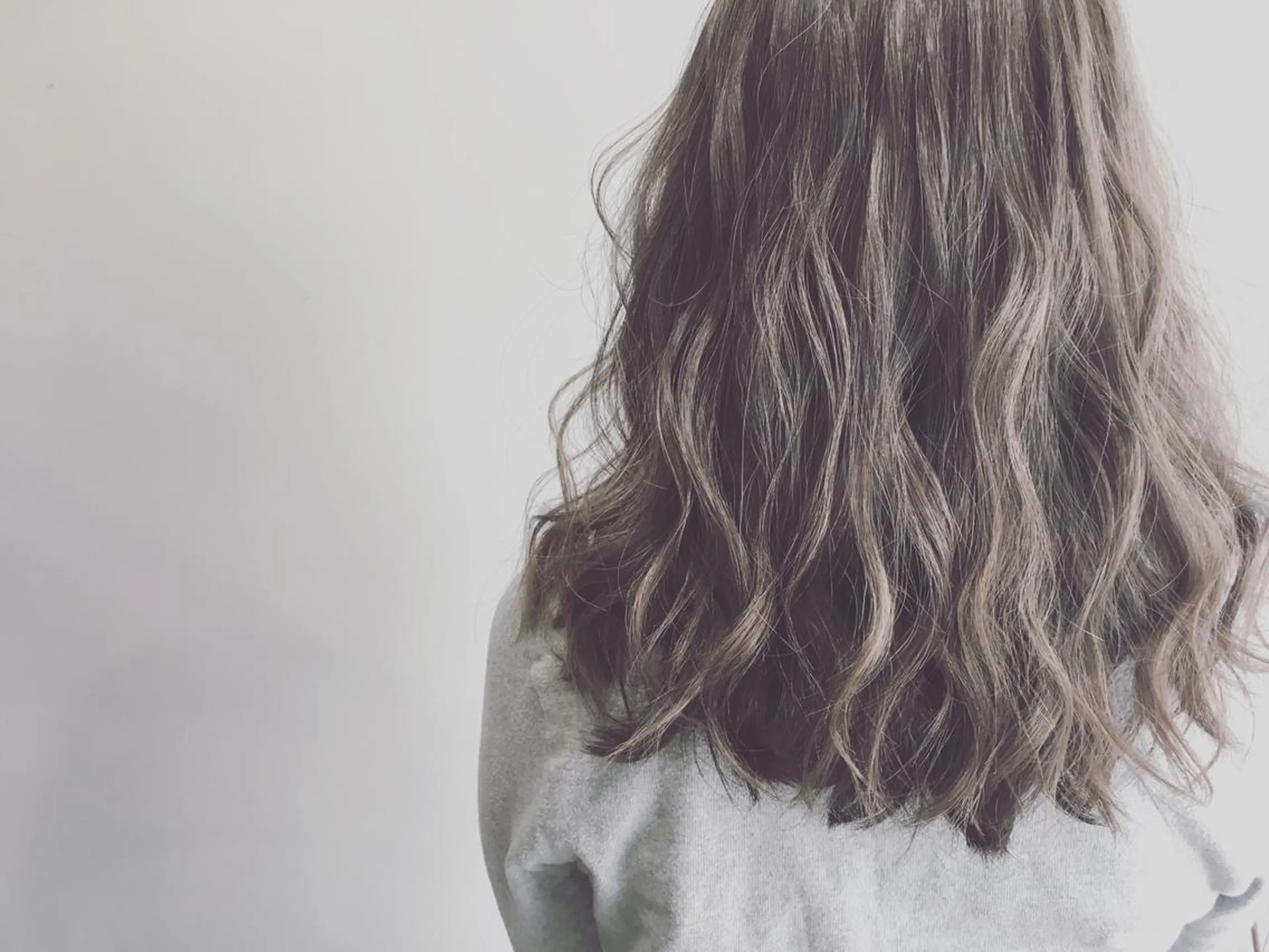 セミロング カラー グレージュ ハイライトカラー 3Dハイライト ハイライト てんま さやかのヘアスタイル