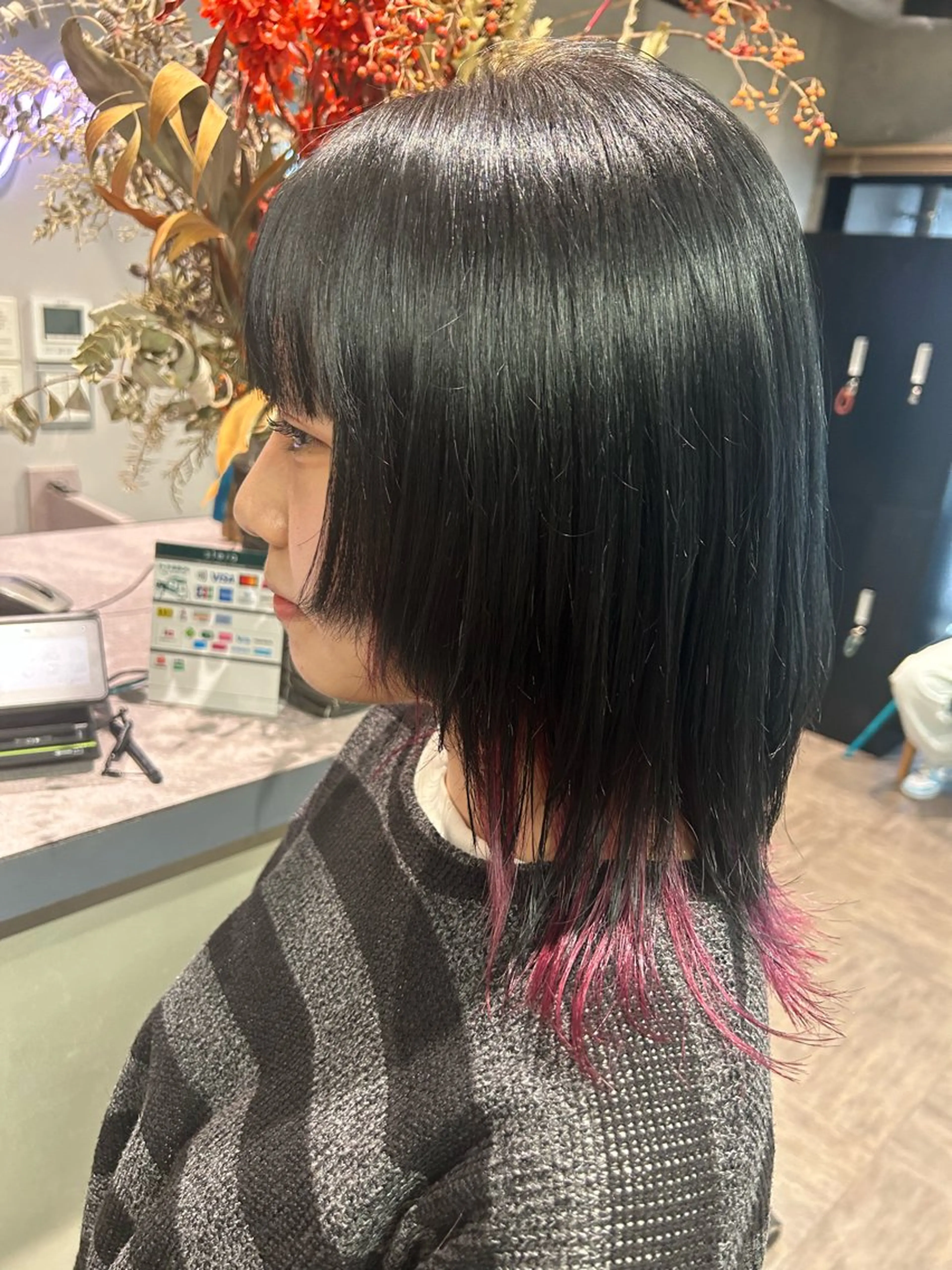 ミディアム カラー インナーカラー ピンクカラー 顔まわりレイヤー 顔周りカット レイヤーカット カット ヘアカラー トリートメント hina💟 透明感カラーのヘアスタイル