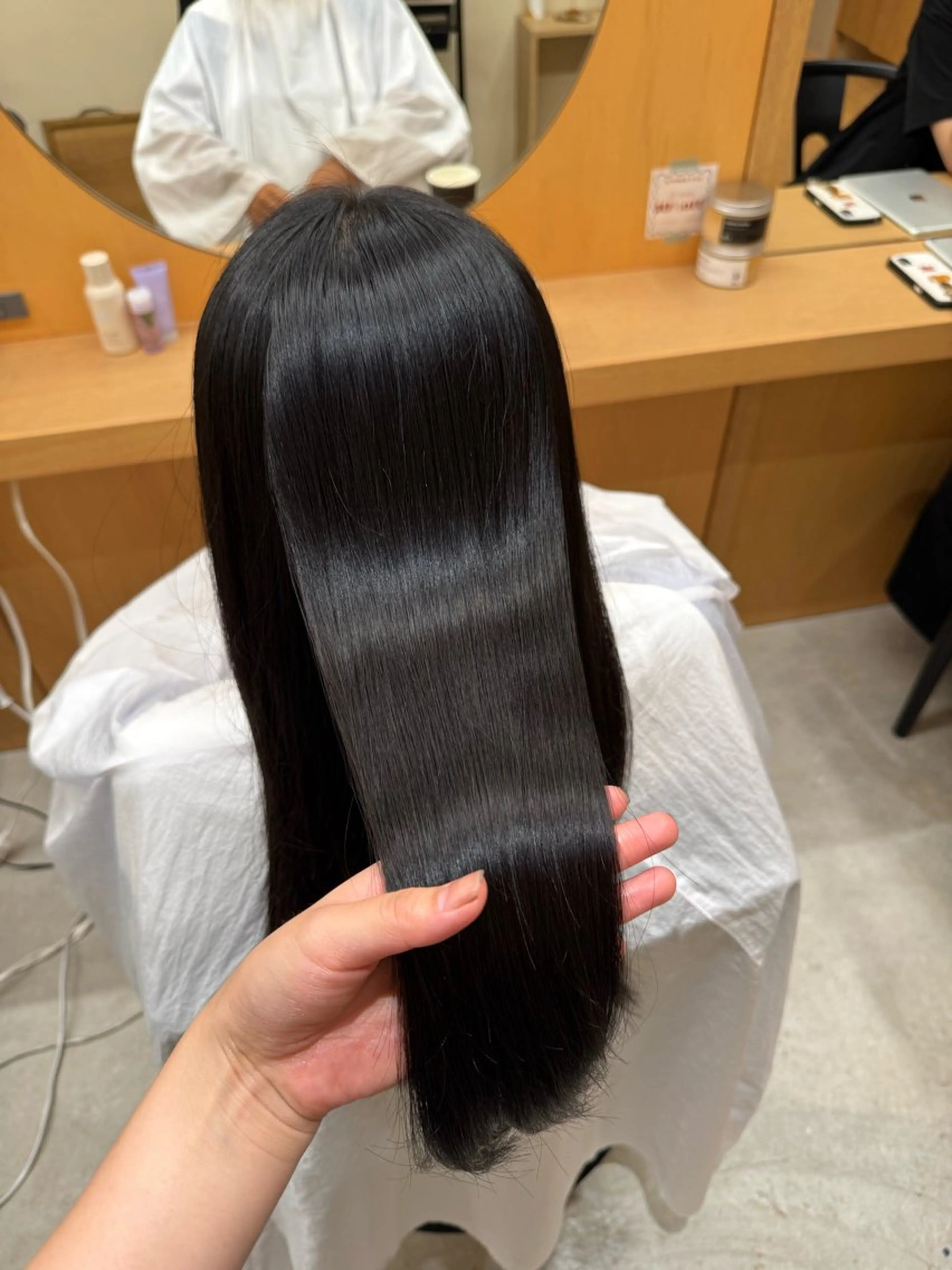 ロング 縮毛矯正 hina 🛋️ブリーチカラーのヘアスタイル