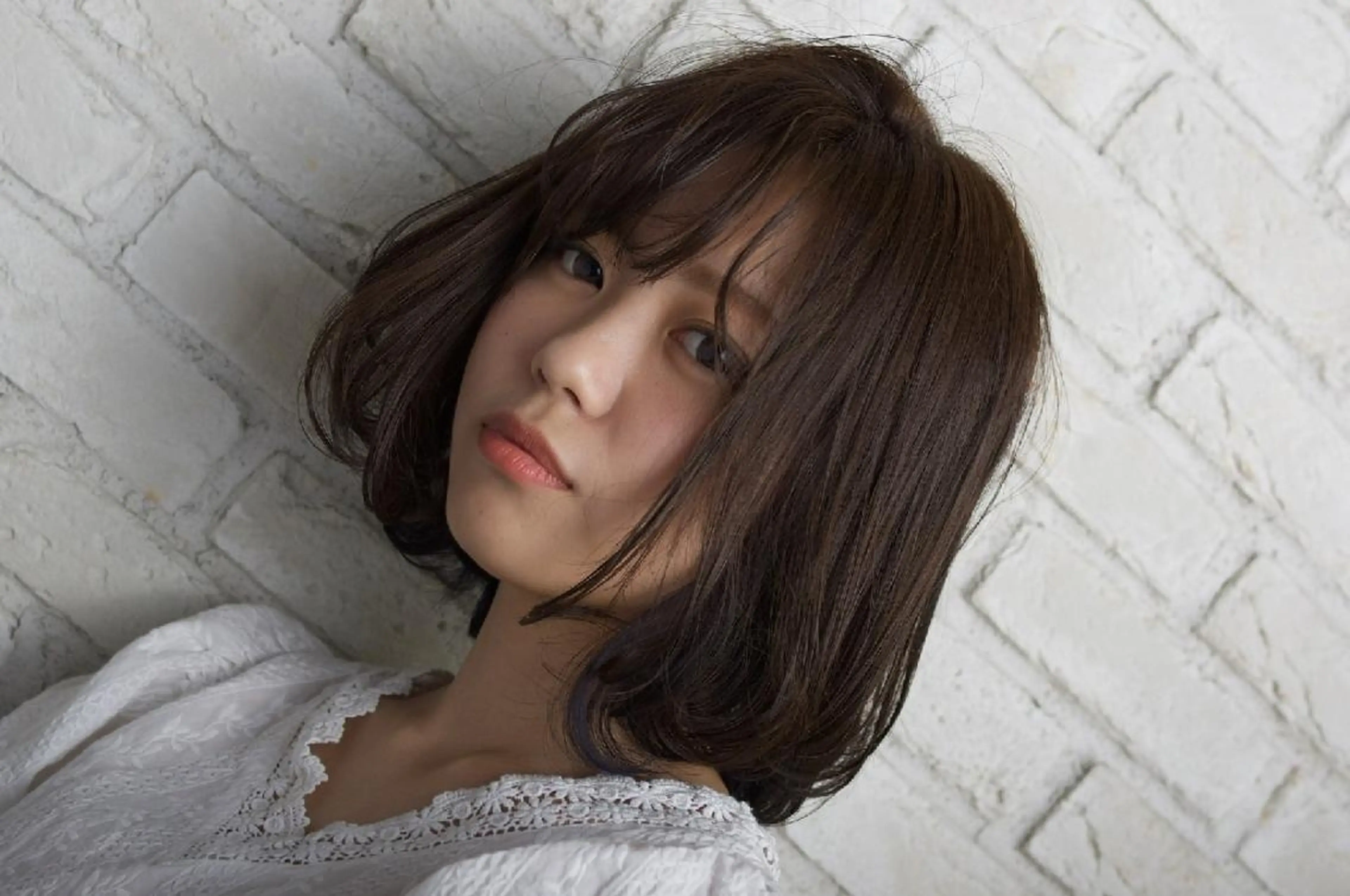 ミディアム カラー ミディアムレイヤー ブリーチ ブラウンカラー ブリーチなしカラー レイヤーカット 手島 大貴のヘアスタイル