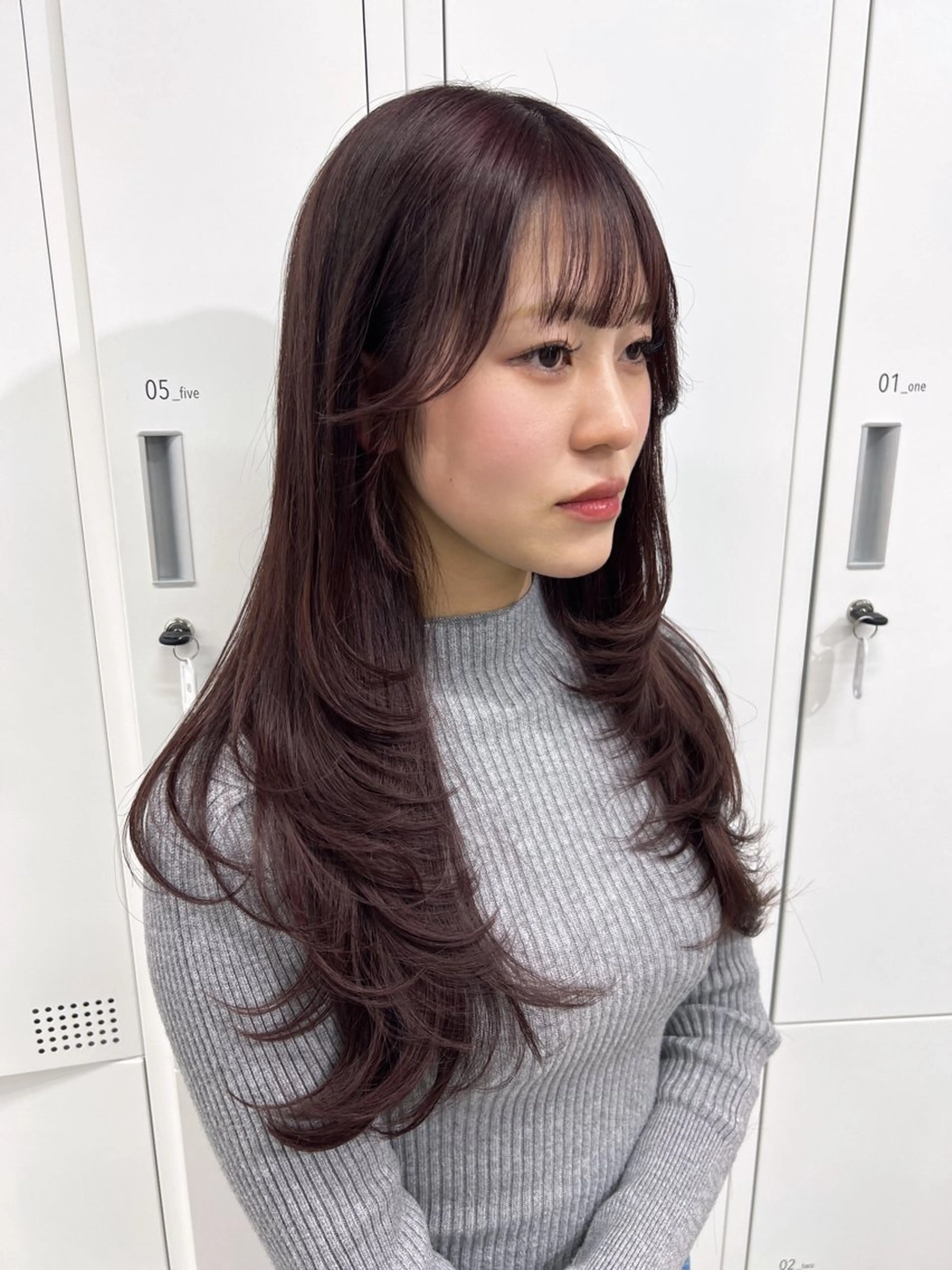 ロング カット ヘアカラー トリートメント maya レイヤーカットのヘアスタイル