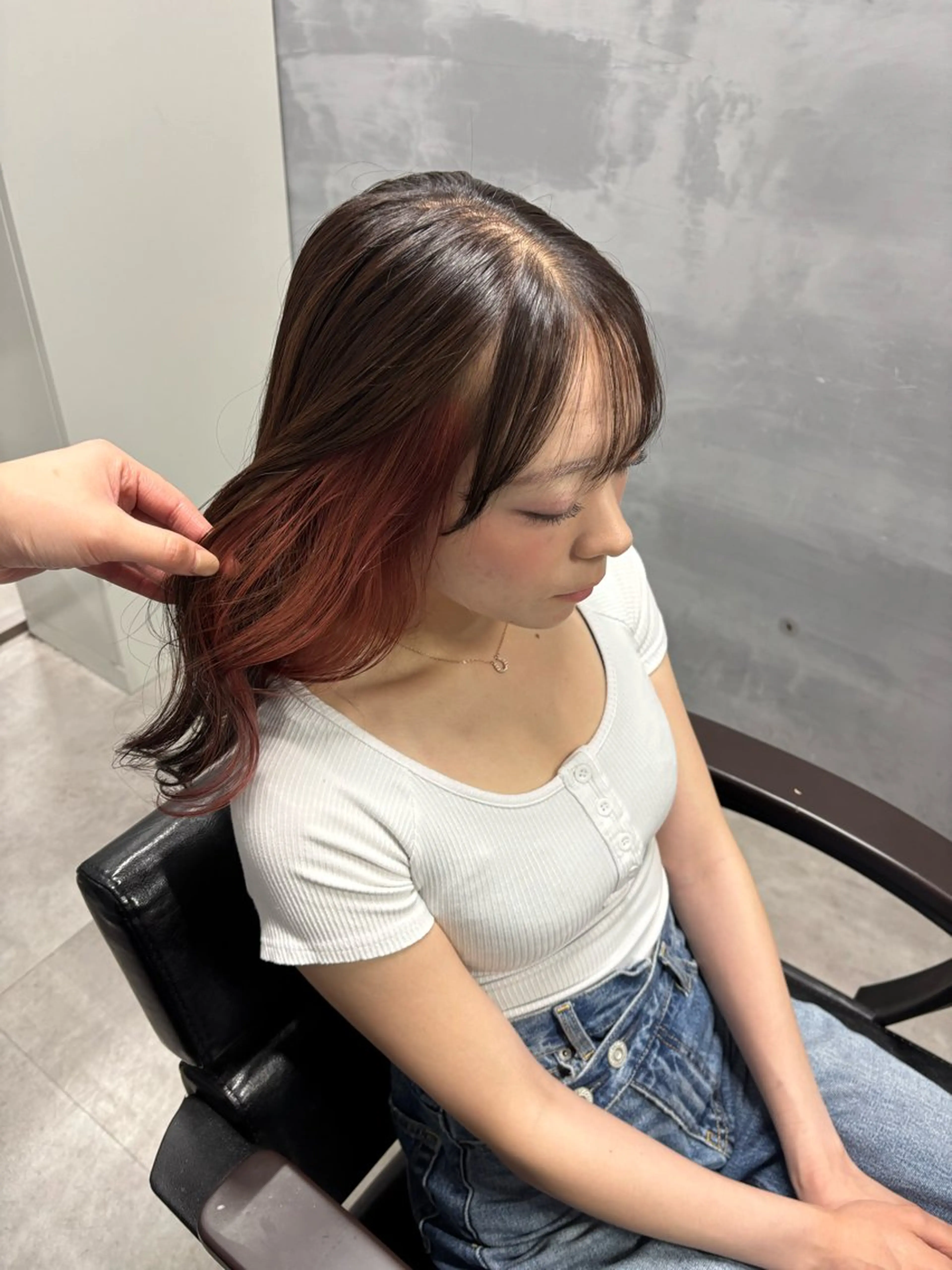 カラー ブリーチ インナーカラー ヘアカラー トリートメント 釜井 小春のヘアスタイル