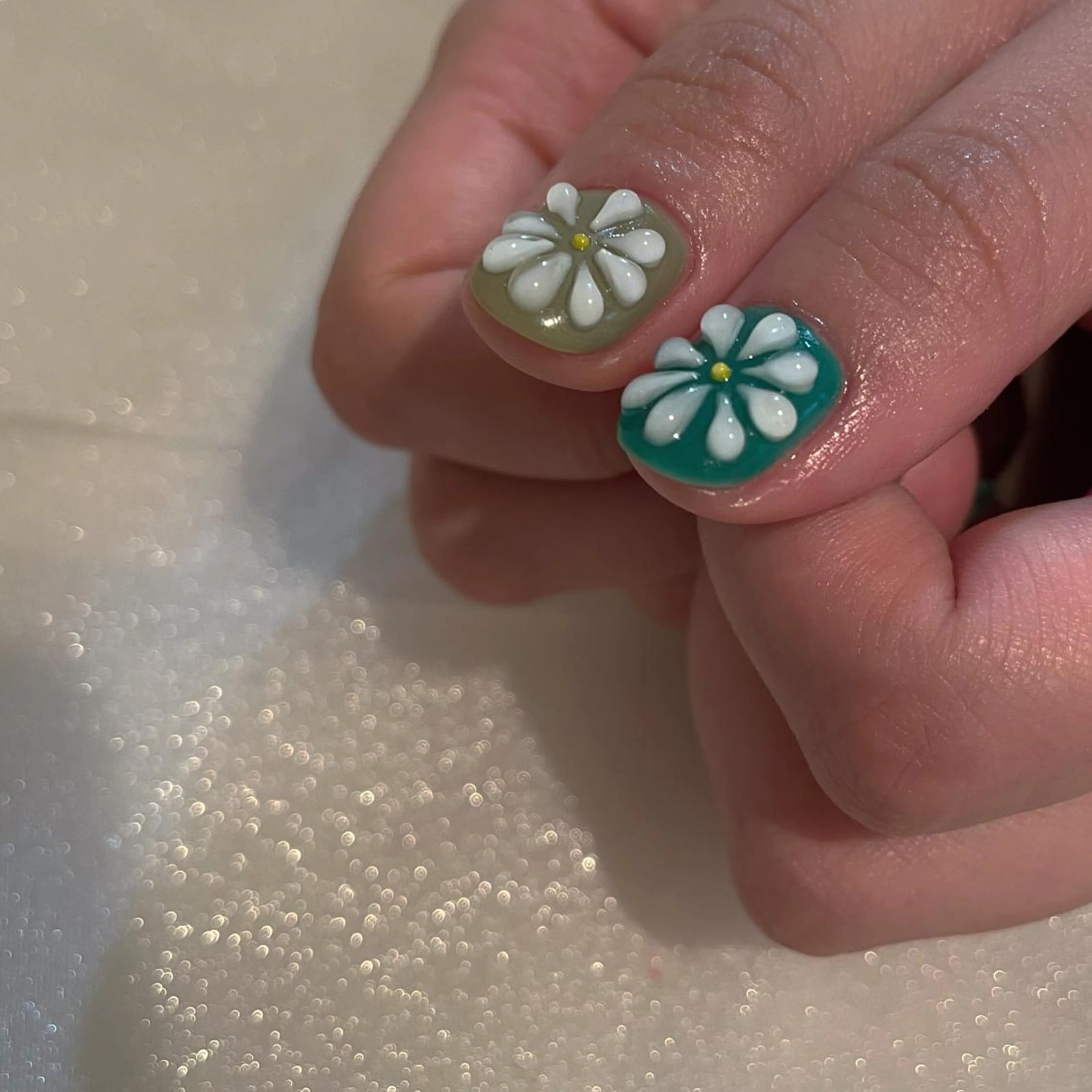 ネイル フラワーネイル フレンチネイル ガーリー ぷっくりネイル ハンドネイル ハンドケア lyly.nail所属・lylynail YUUKAのネイルデザイン