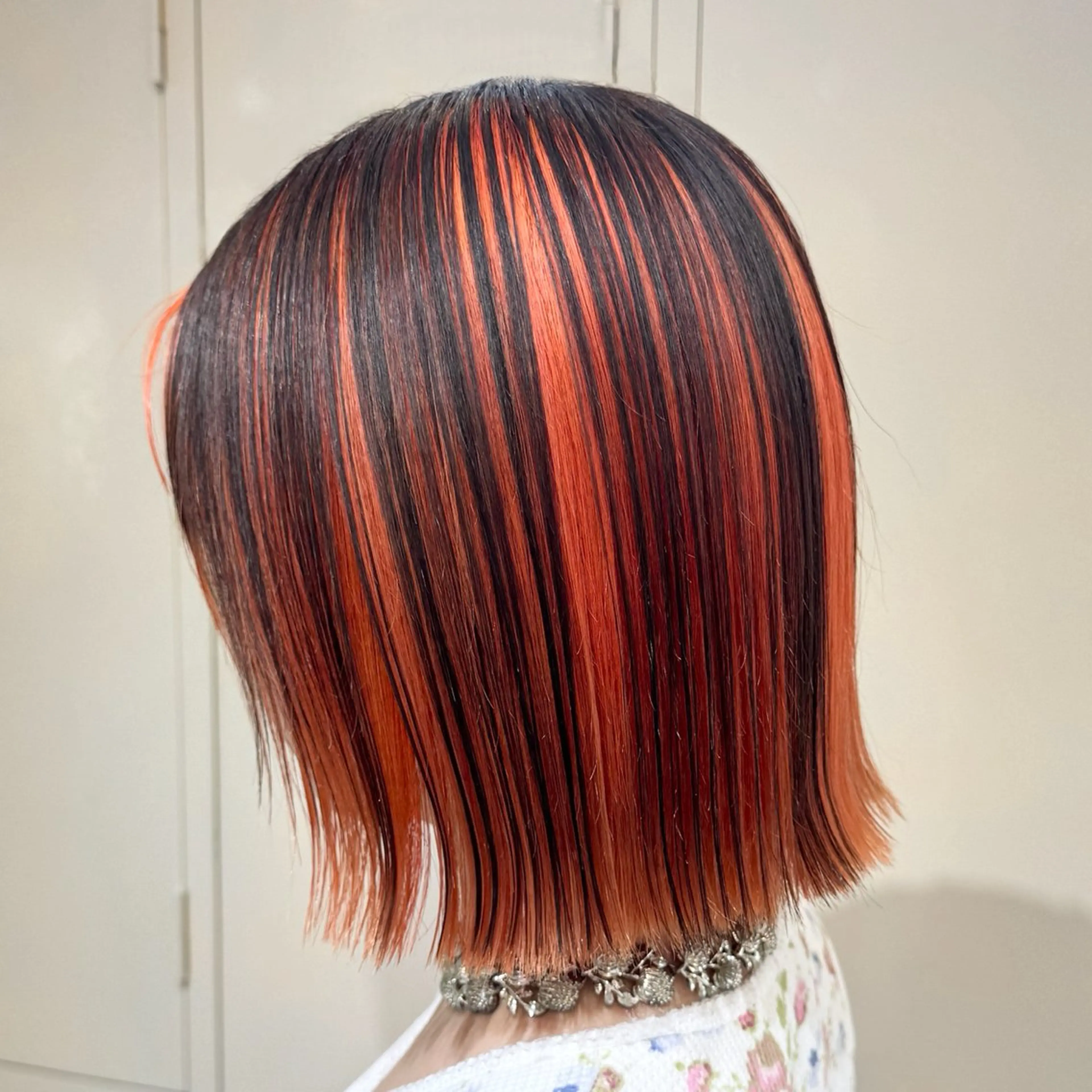 ミディアム ヘアカラー トリートメント 艶髪ハイトーン× ボブ🥣アイネのヘアスタイル