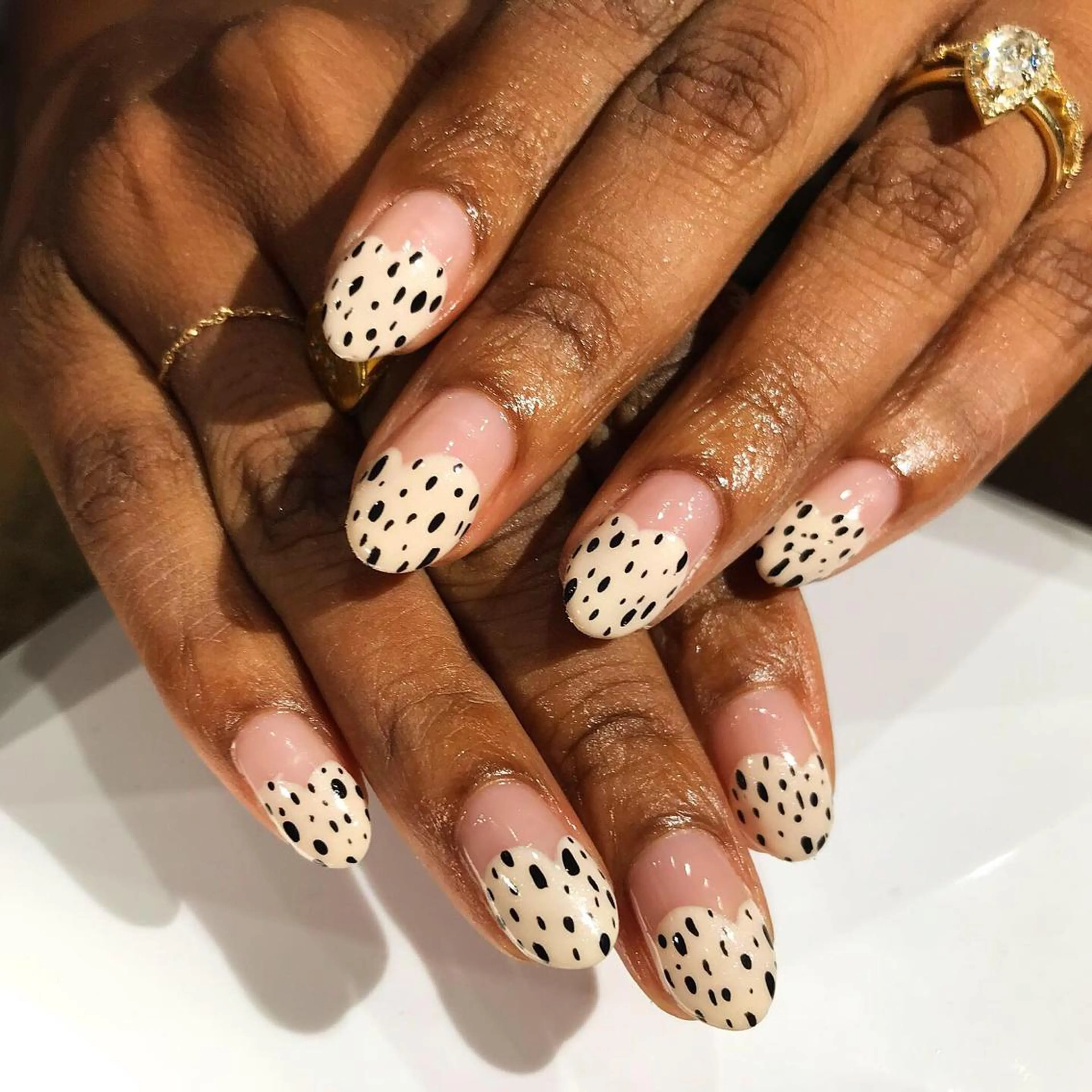 ミディアム ネイル ニュアンスネイル Chocolate Nailsのネイルデザイン