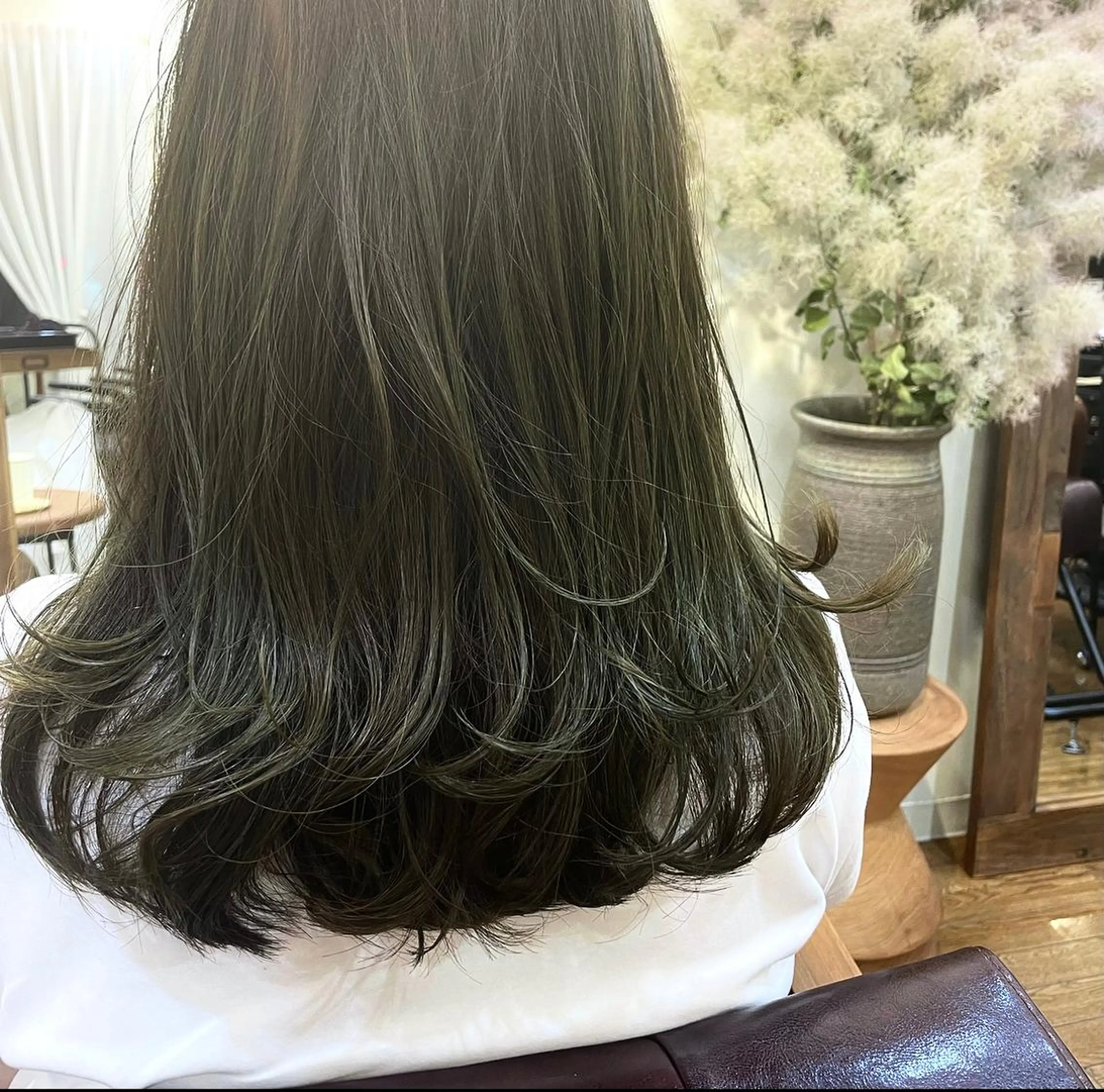セミロング カラー ベージュカラー ダブルカラー オリーブベージュ カット ヘアカラー はるか 💐 お悩み改善美容師のヘアスタイル
