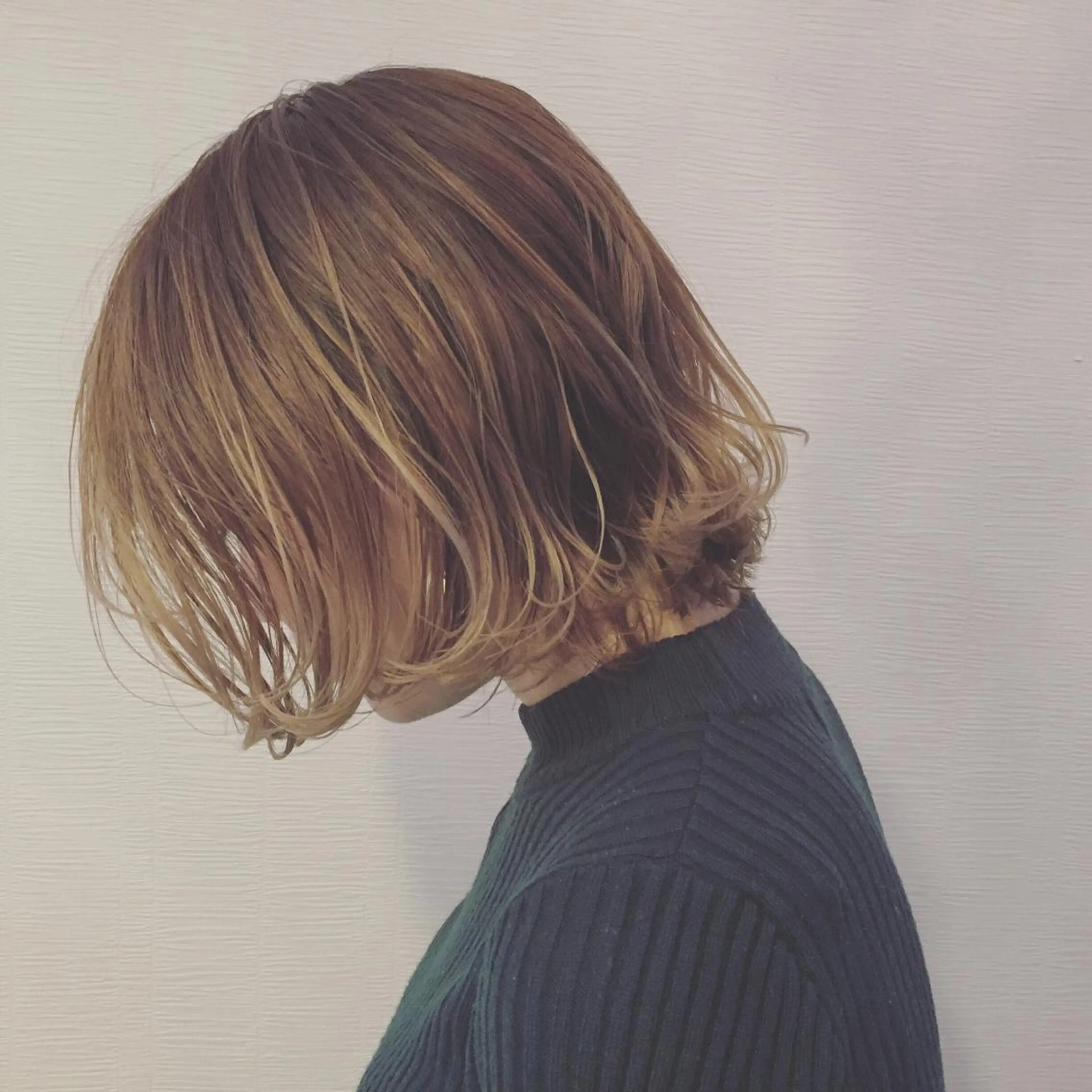 ミディアム カラー ベージュカラー ブリーチ グラデーションカラー ミルクティーベージュ toiro by lien hair atelier所属・池田 真由美のヘアスタイル