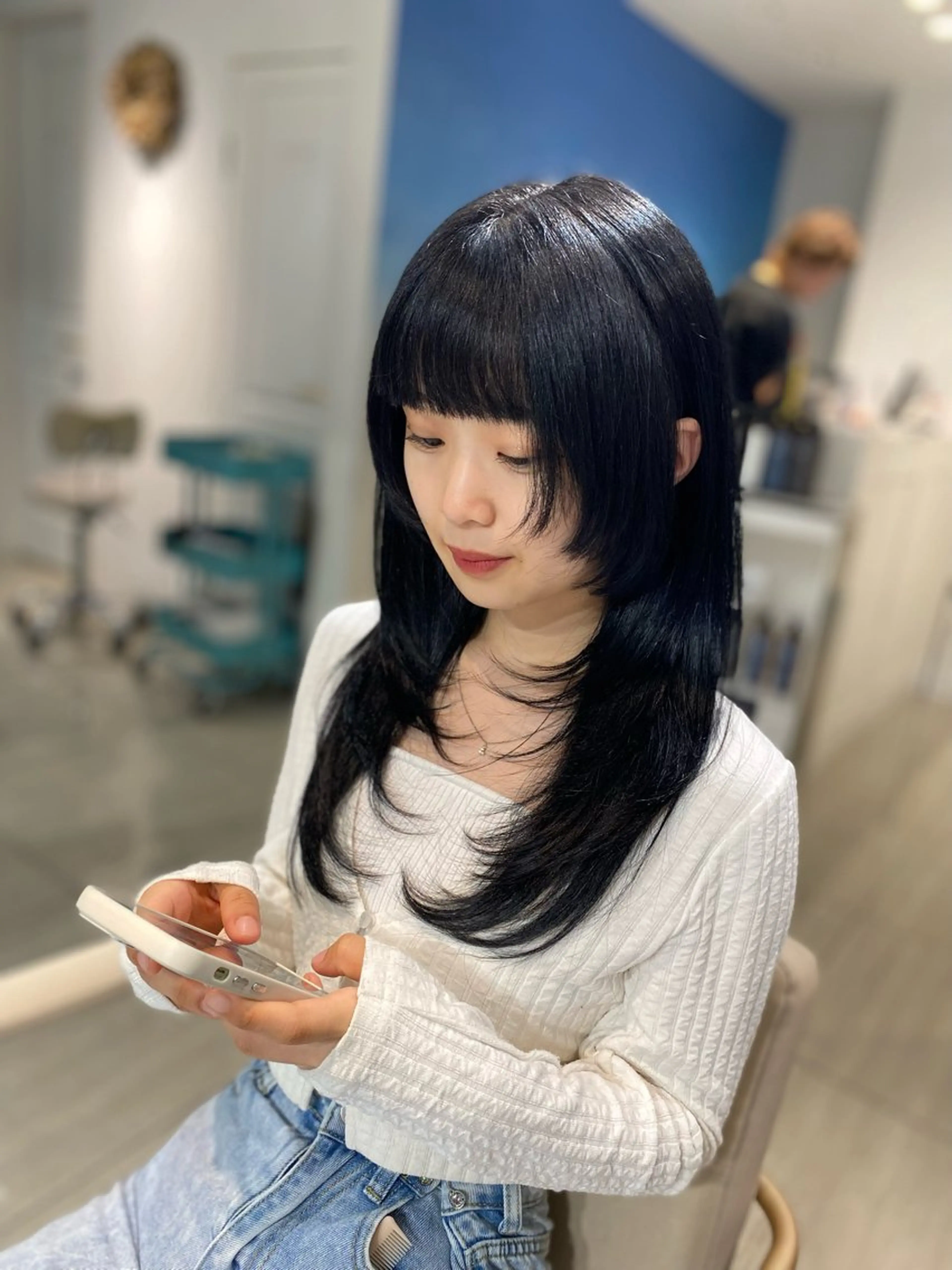 ロング カラー 黒髪 ブルーカラー ブルーブラック レイヤーカット ウルフカット カット ヘアカラー トリートメント 韓国風レイヤーカット 💎髪質改善"yuiのヘアスタイル