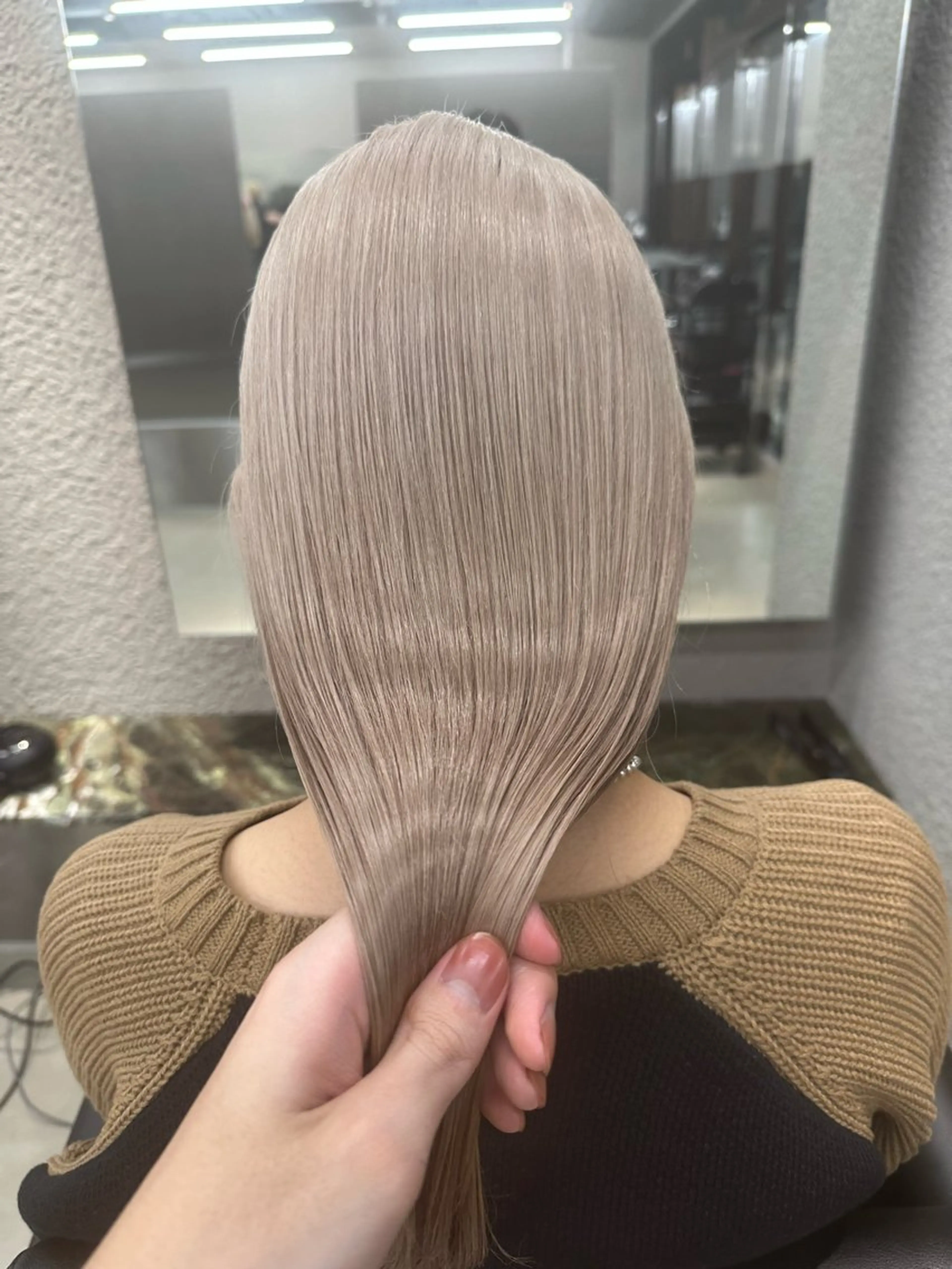 セミロング カラー ベージュカラー ホワイトベージュ ヘアカラー トリートメント 鈴木/ニュアンス パーマ/メンズのヘアスタイル