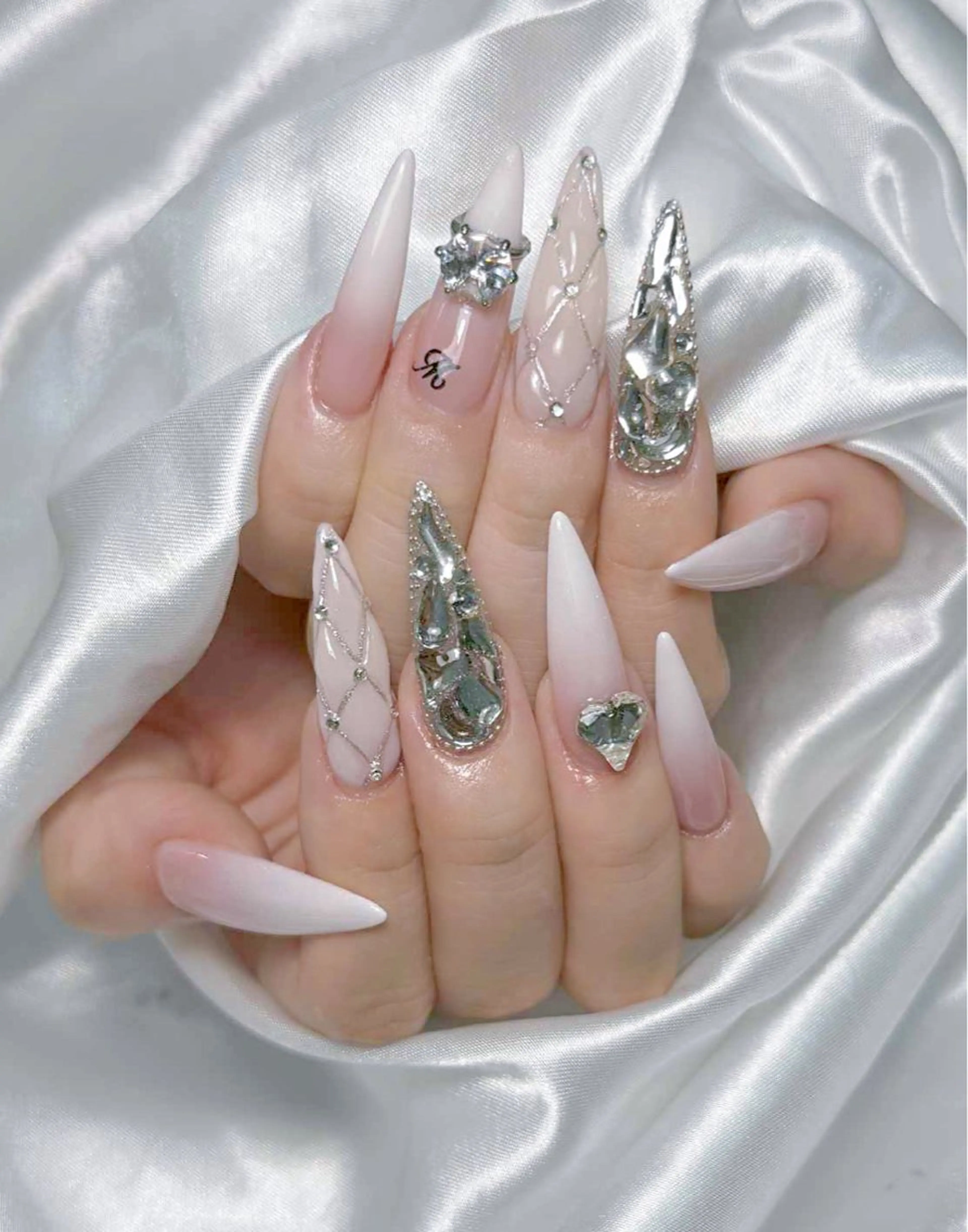 ネイル ハンドネイル LEELA NAIL STUDIOのネイルデザイン