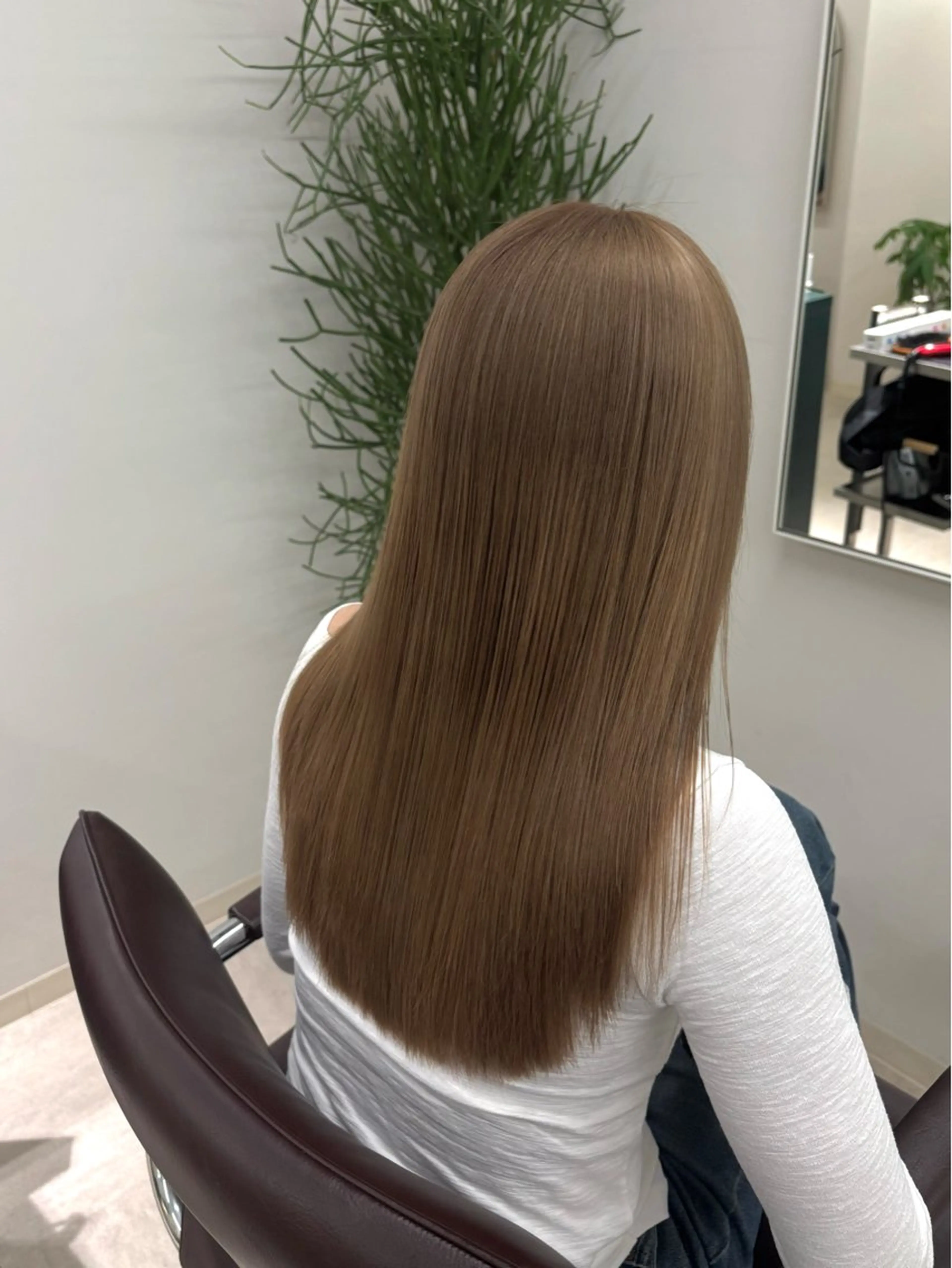 セミロング カラー ベージュカラー ブリーチ ヘアカラー hachiyama rinaのヘアスタイル