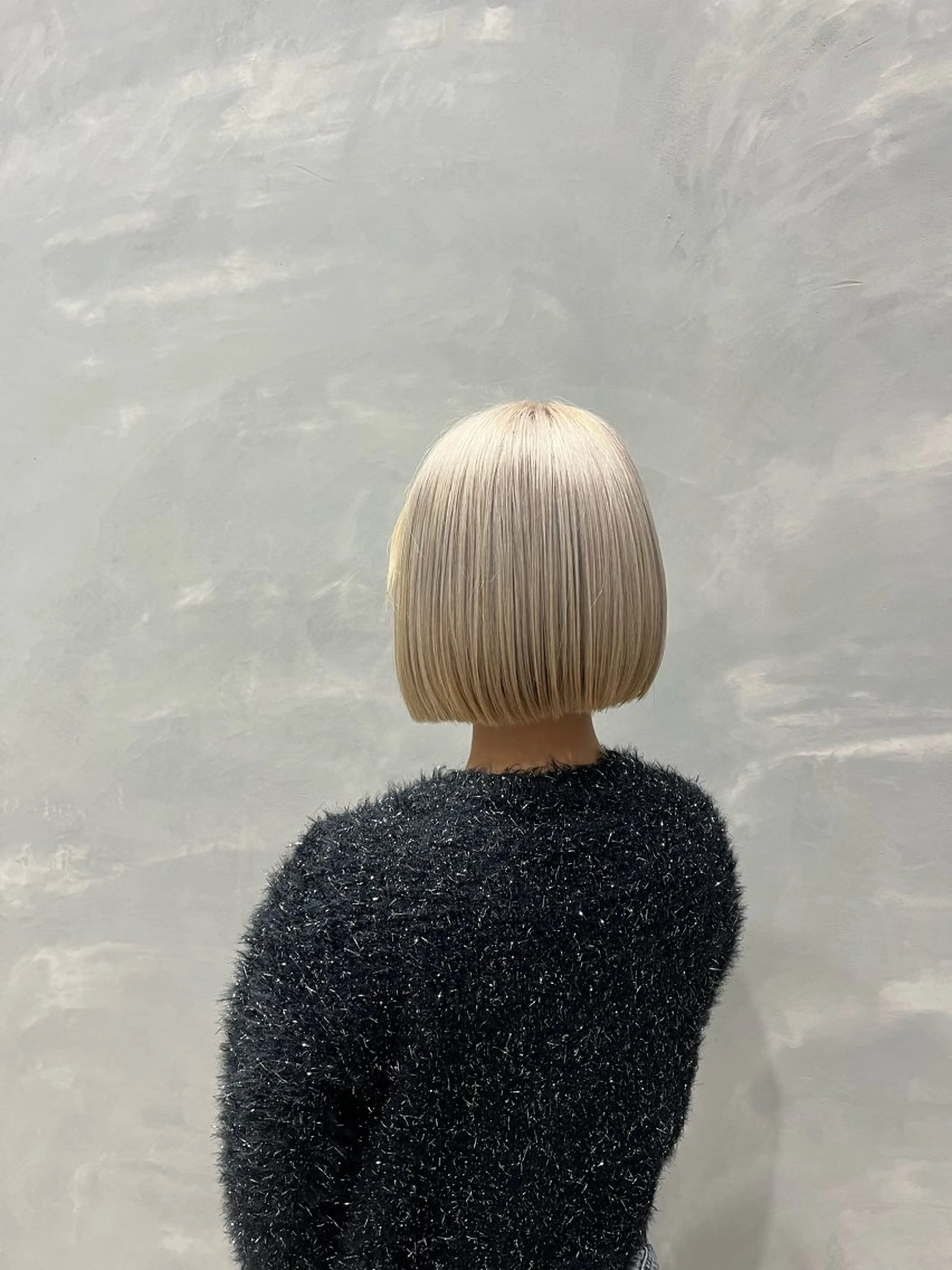 ショート カラー ブリーチ ブロンド ホワイトブロンド ヘアカラー トリートメント newi大分/ 磯部栞里／艶感カラーのヘアスタイル