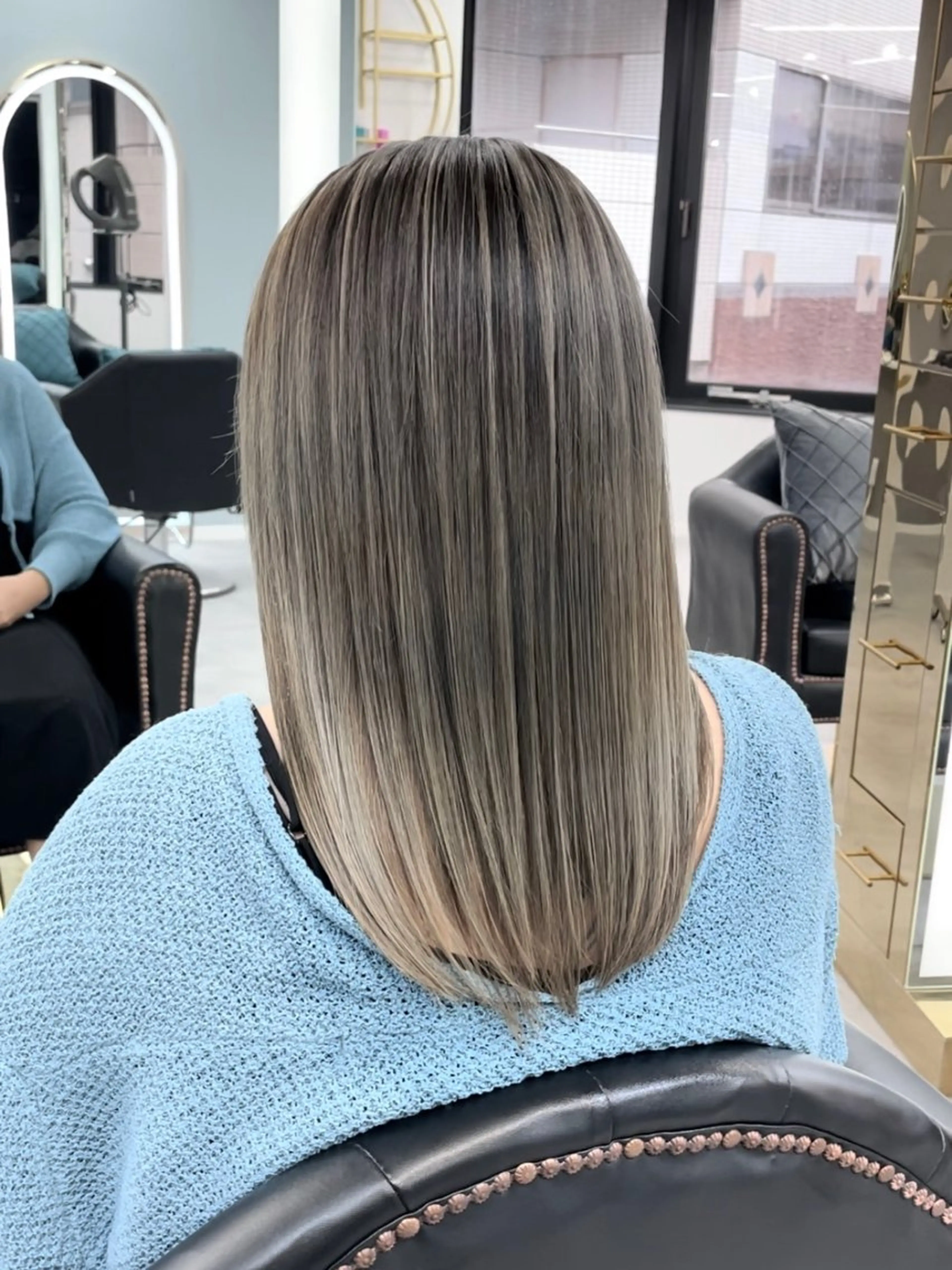 セミロング レイヤーカット バレイヤージュ/ハイ ライト/庄司鉄平のヘアスタイル