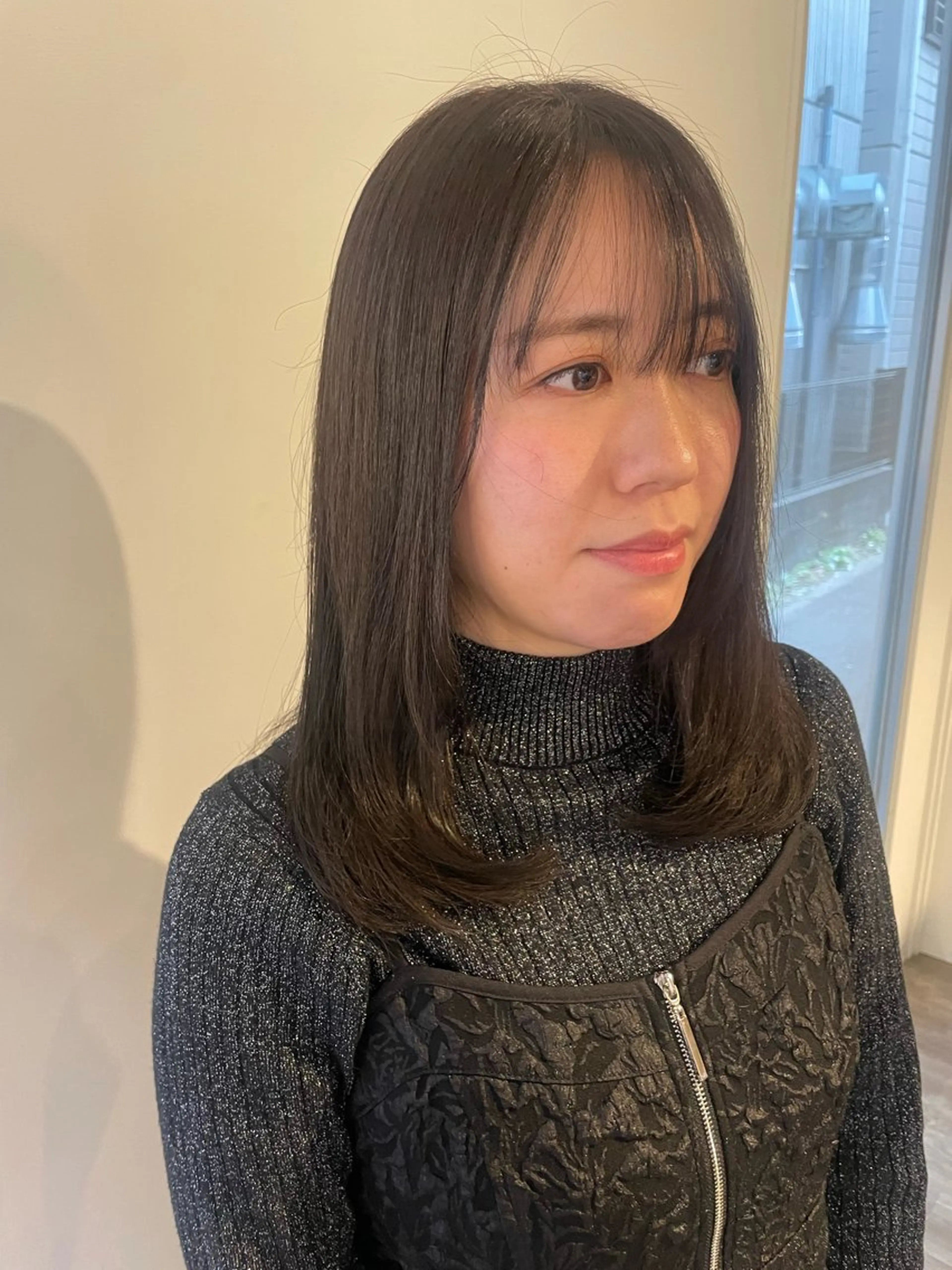 セミロング カラー ブルーカラー ブルージュ 透明感カラー レイヤーカット カット ヘアカラー トリートメント しのはら まどかのヘアスタイル