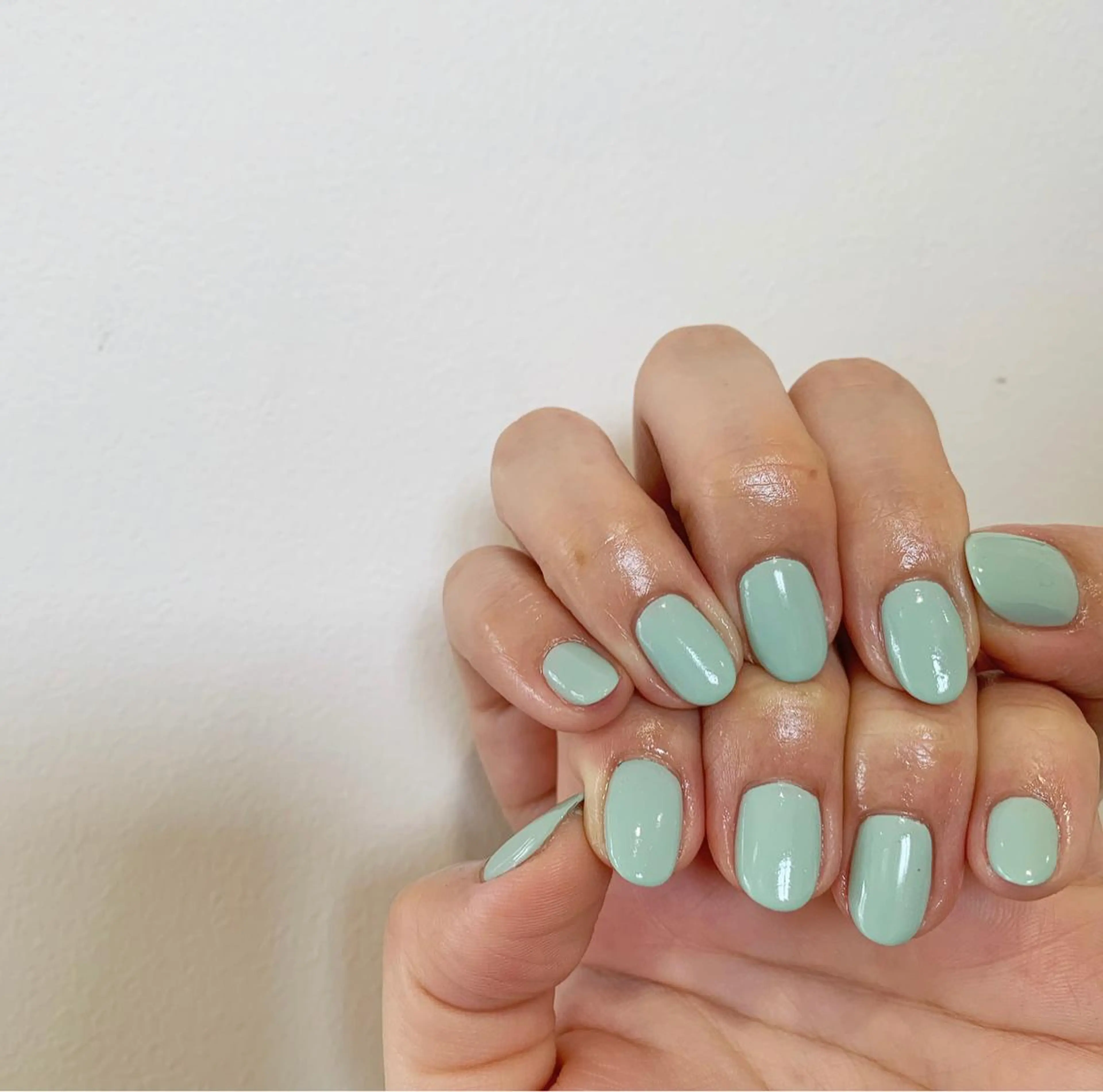 ネイル グリーン 佐藤 穂乃香のネイルデザイン