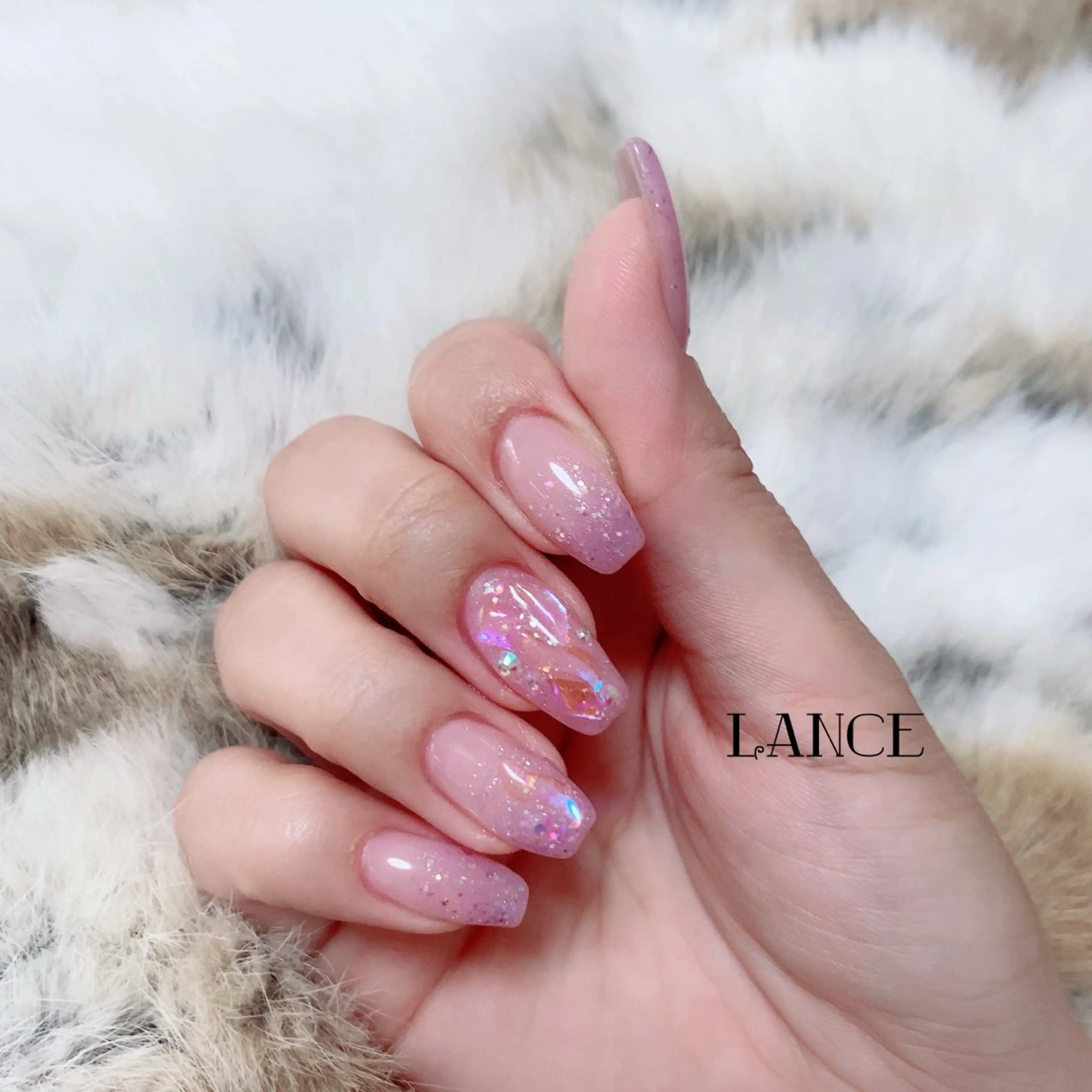 ミディアム ネイル オーロラネイル フットネイル フレンチネイル キラキラネイル ニュアンスネイル ハンドネイル Lance nailのネイルデザイン