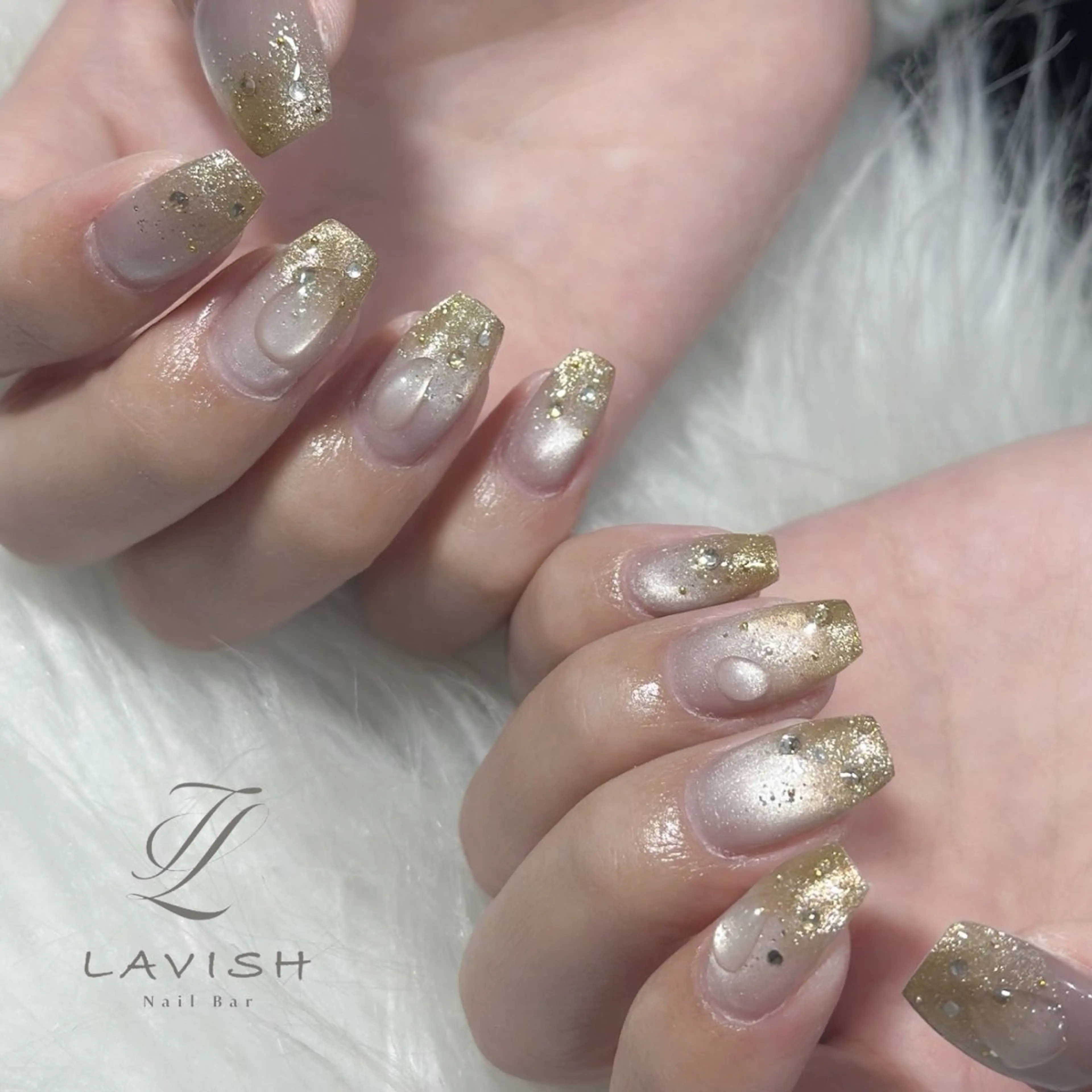 ネイル ハンドネイル フットネイル LAVISH nanamiのネイルデザイン