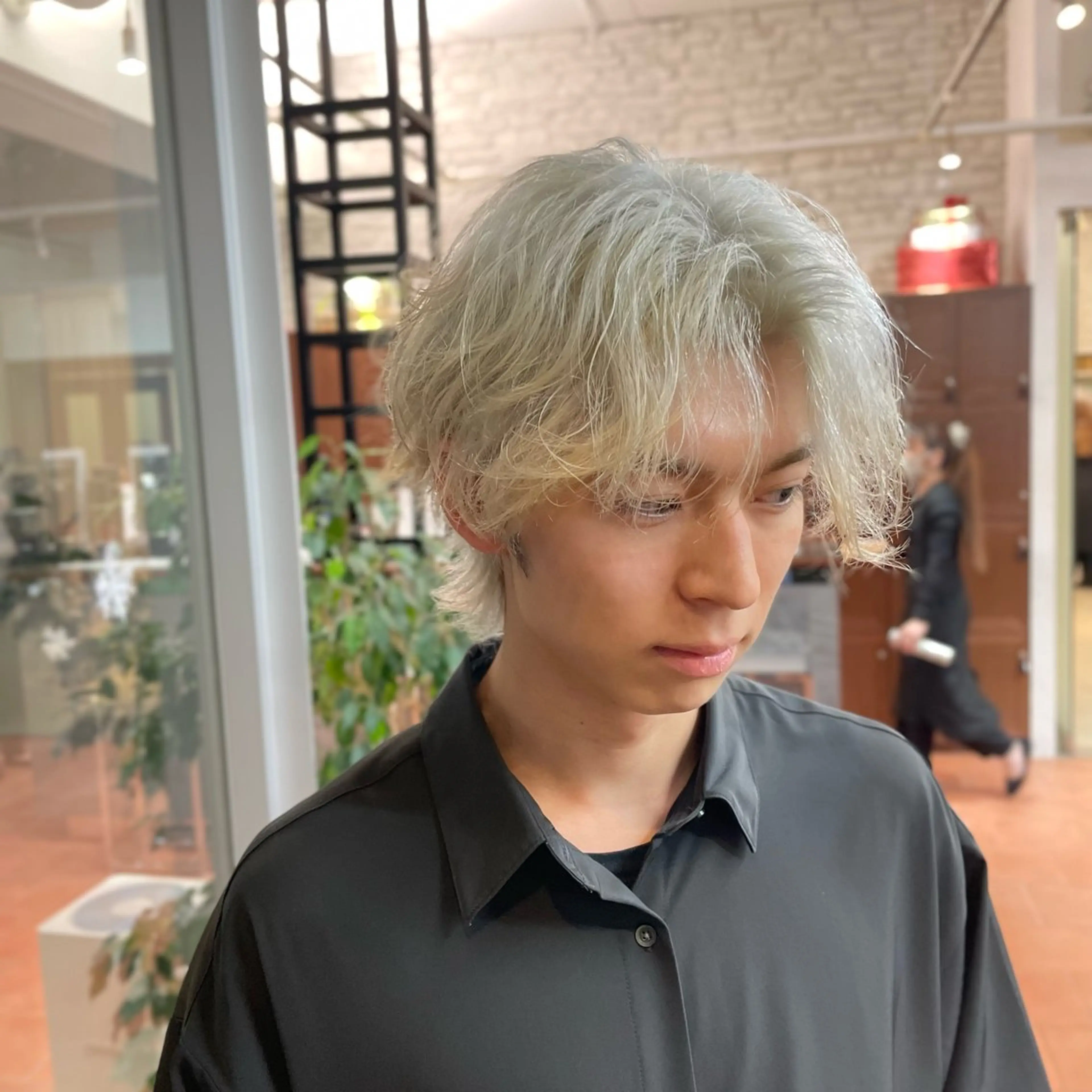 ショート メンズ ヘアカラー ⭐️韓国ブリーチ 顔周りカット⭐️のヘアスタイル