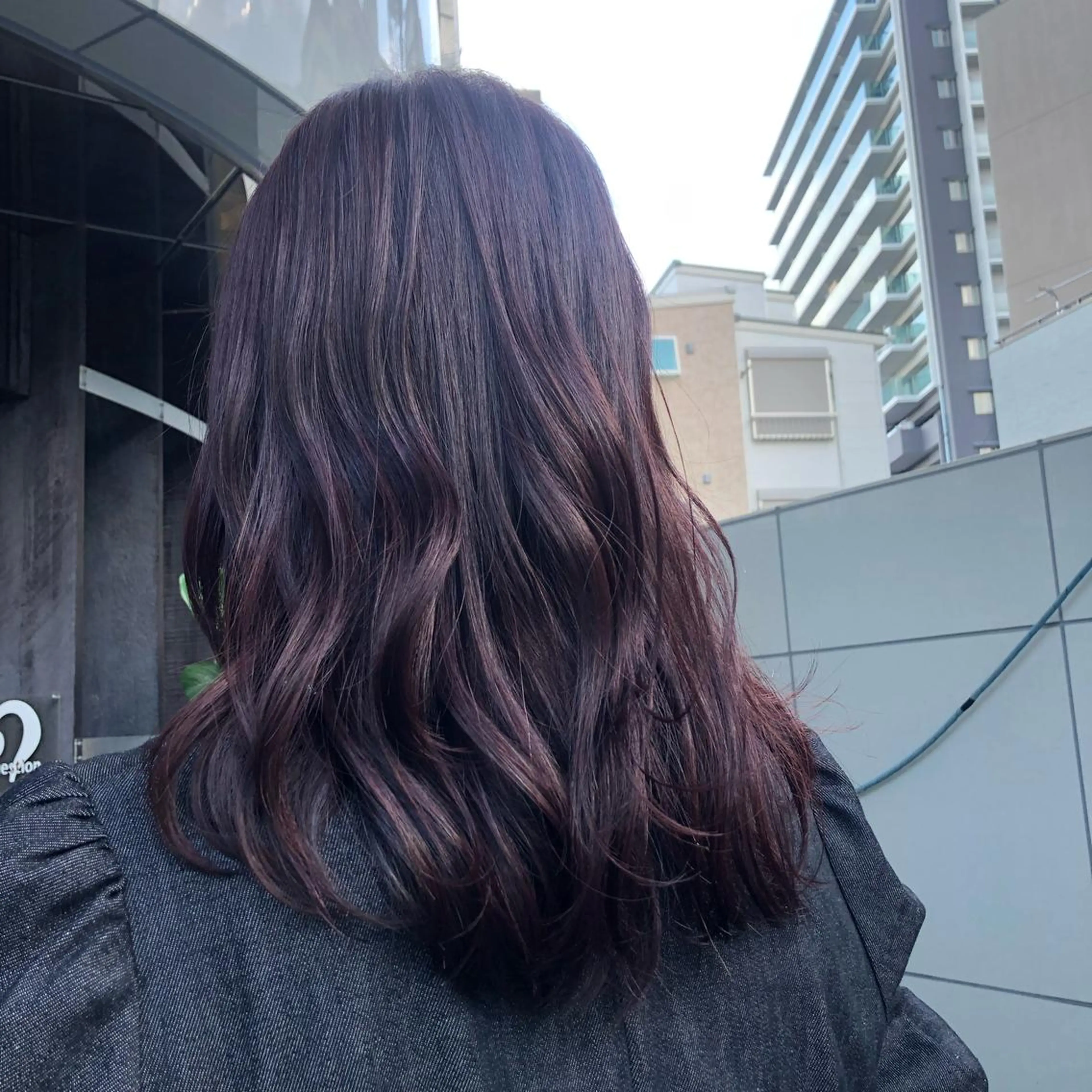 セミロング カラー ヘアカラー トリートメント 山崎 絵莉香のヘアスタイル