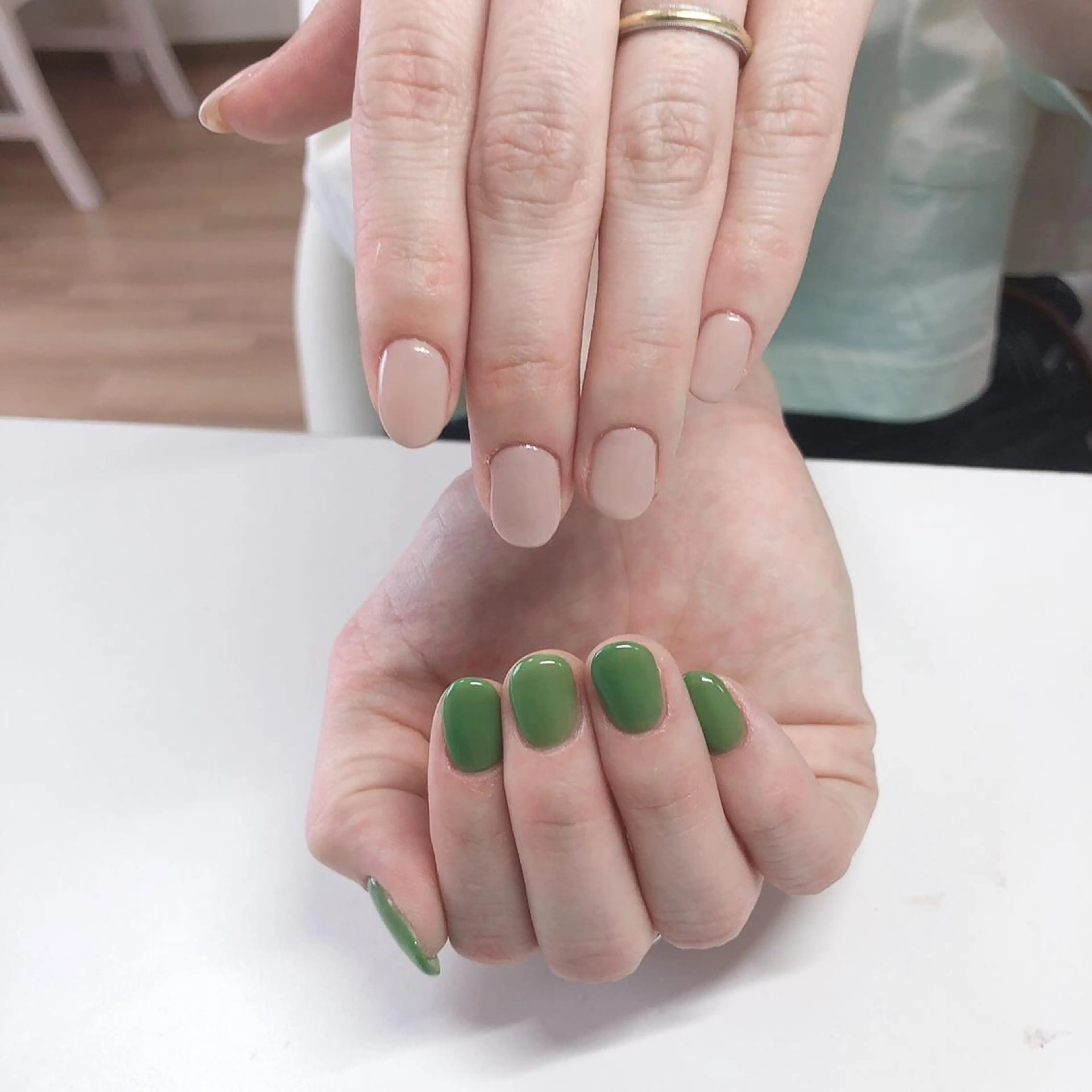 ネイル アートネイル 長さ出し フットネイル グリーン ニュアンスネイル Lily Roseスタッフ一同のマツエク・マツパデザイン