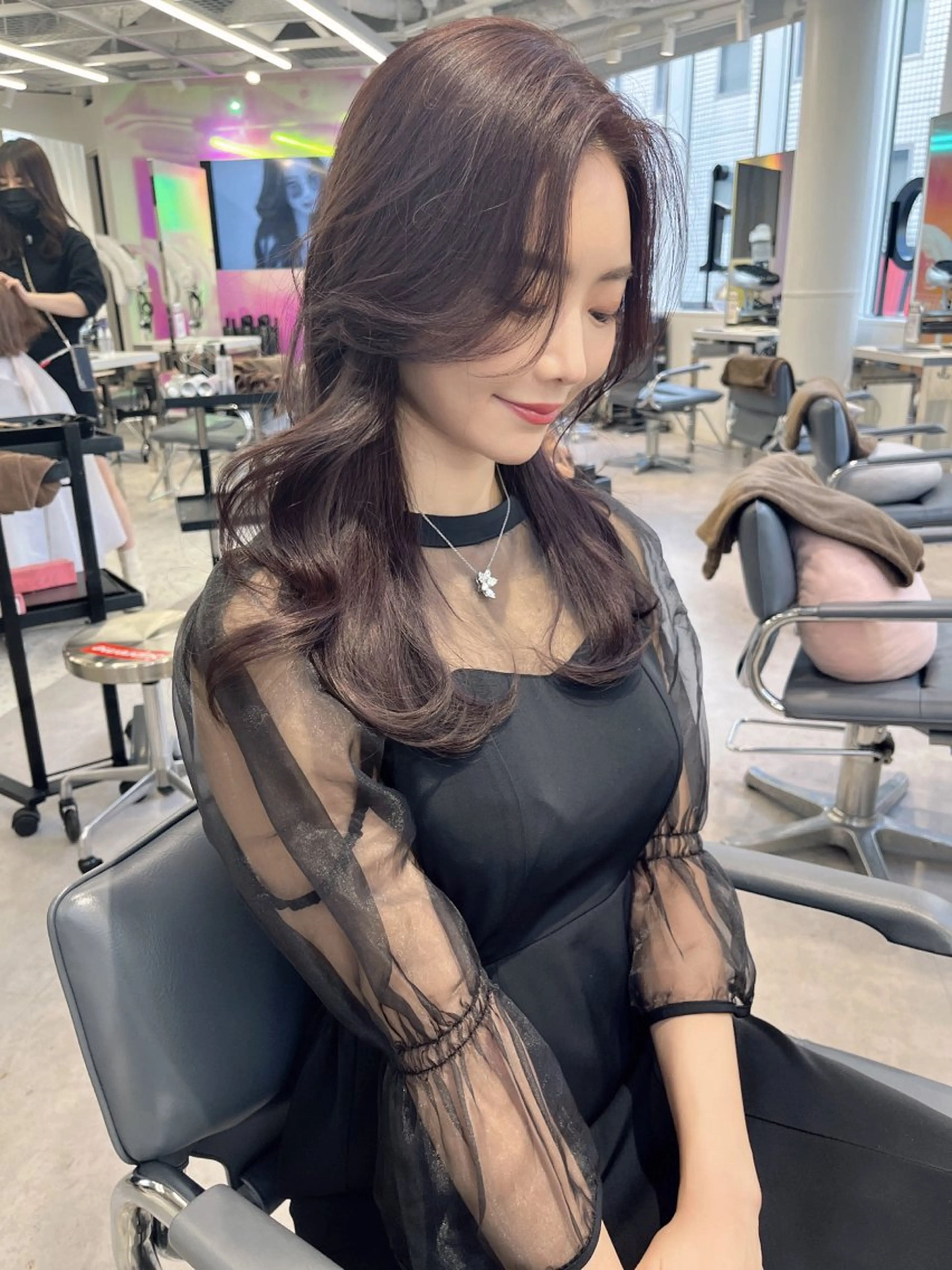 セミロング カラー 顔まわりレイヤー 顔周りカット 韓国風ヘア レイヤーカット カット ヘアカラー トリートメント 韓国ハッシュカット/ 新宿/髪質改善/岡崎のヘアスタイル