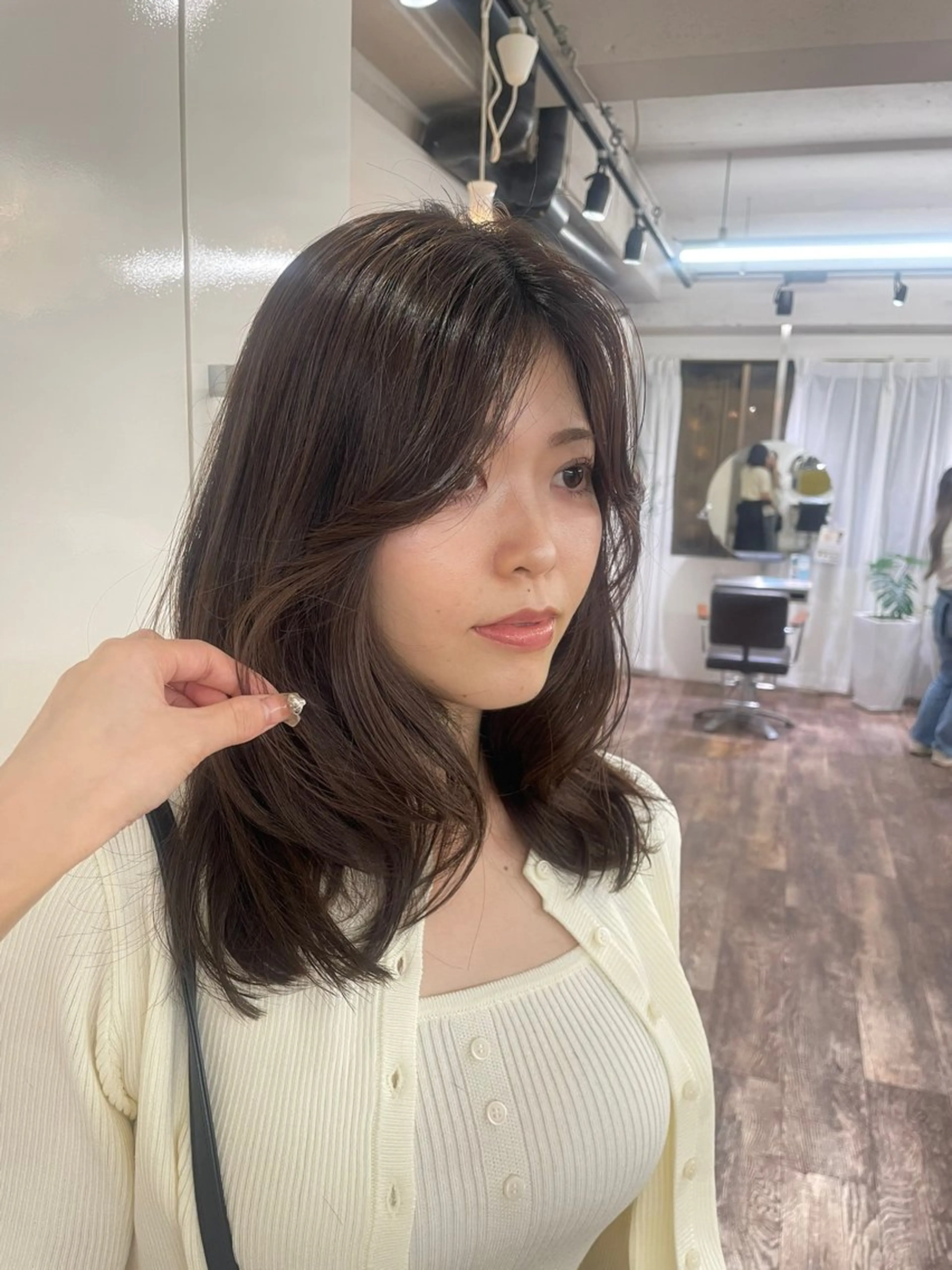 ミディアム 安達 萌花のヘアスタイル
