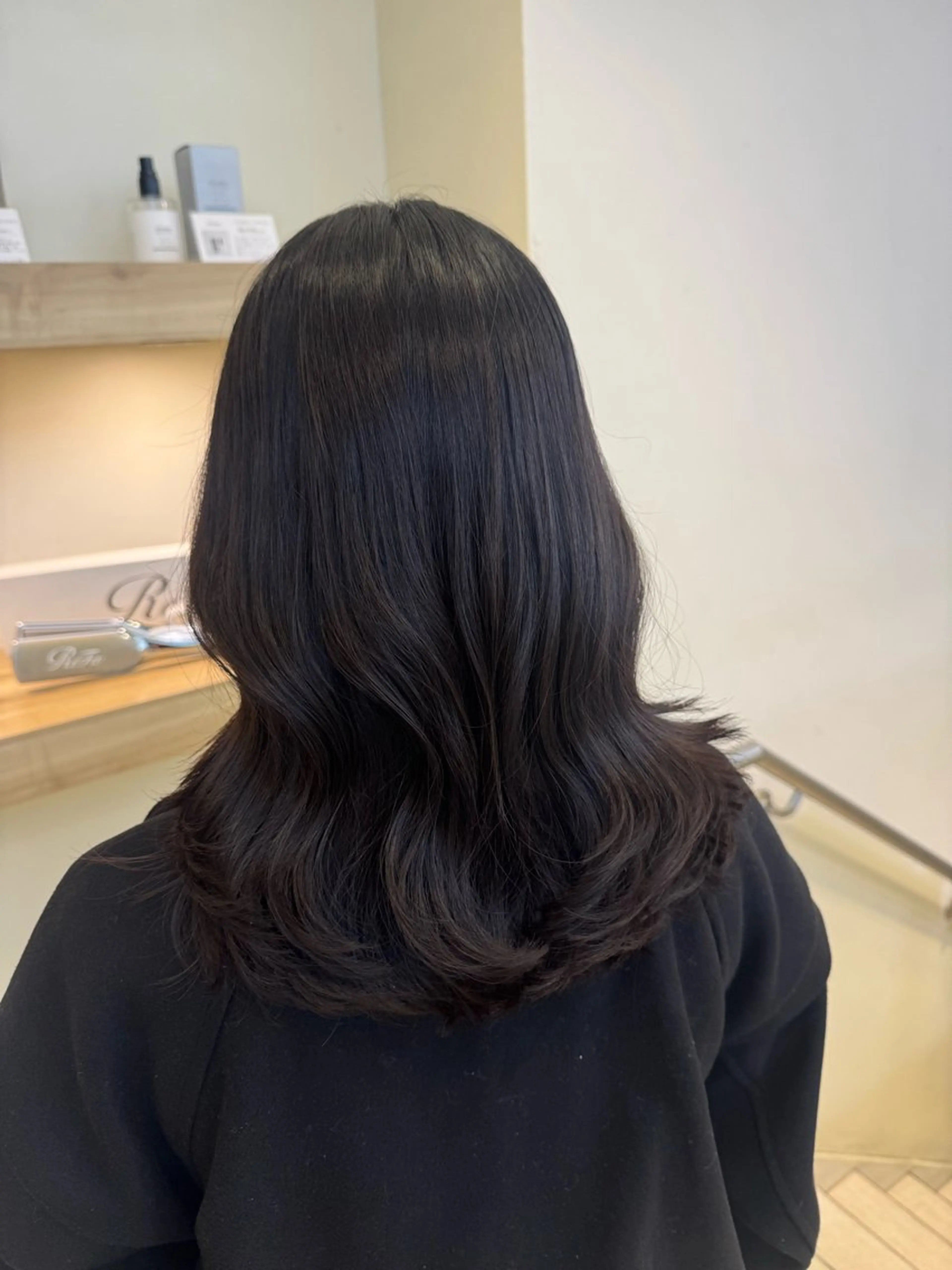 ミディアム パーマ ミディアムパーマ くびれヘア 🧿パーマ／レイヤー 🧿シュリのヘアスタイル