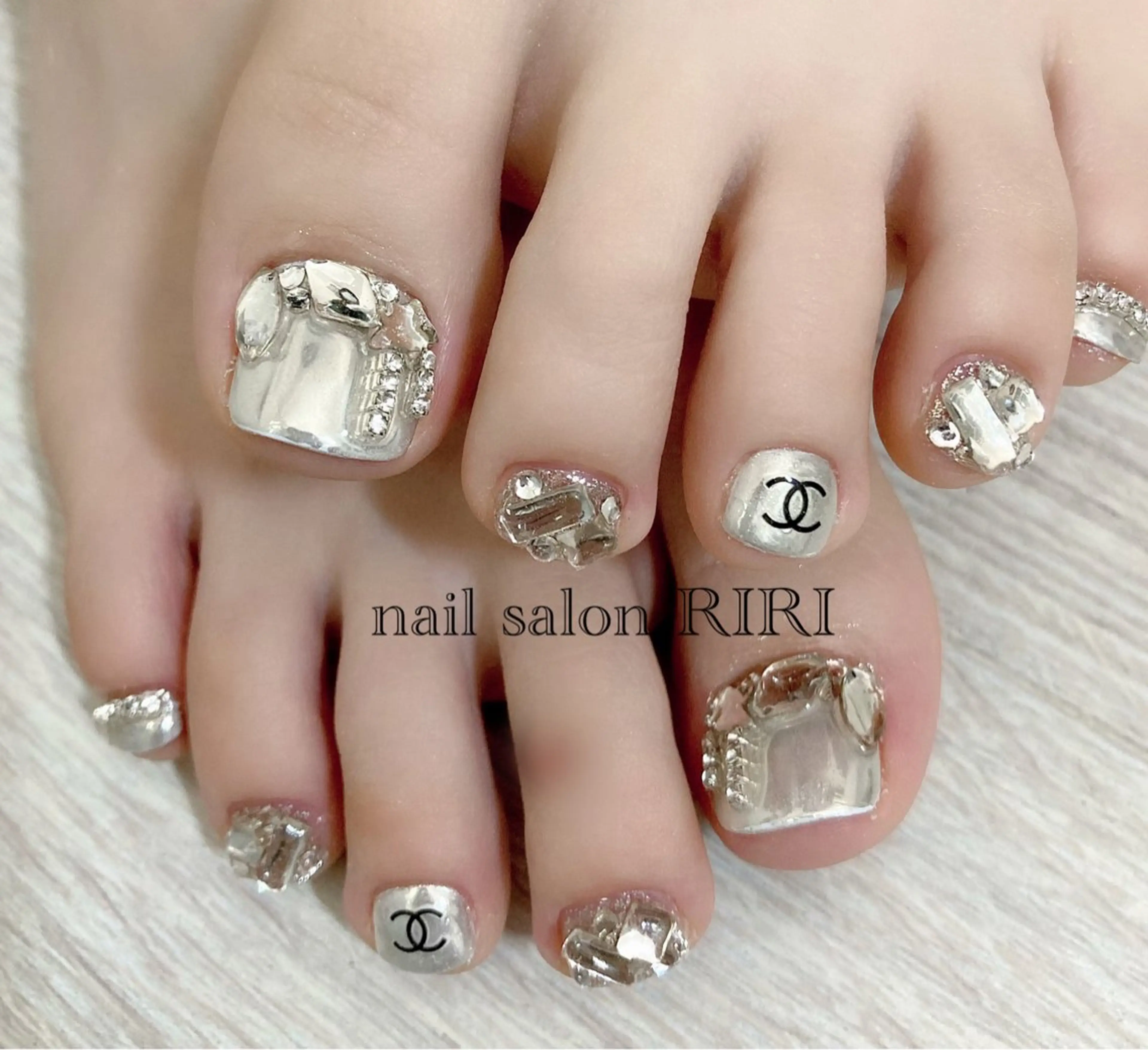 ネイル ミラーネイル ストーンネイル RIRI リリのネイルデザイン
