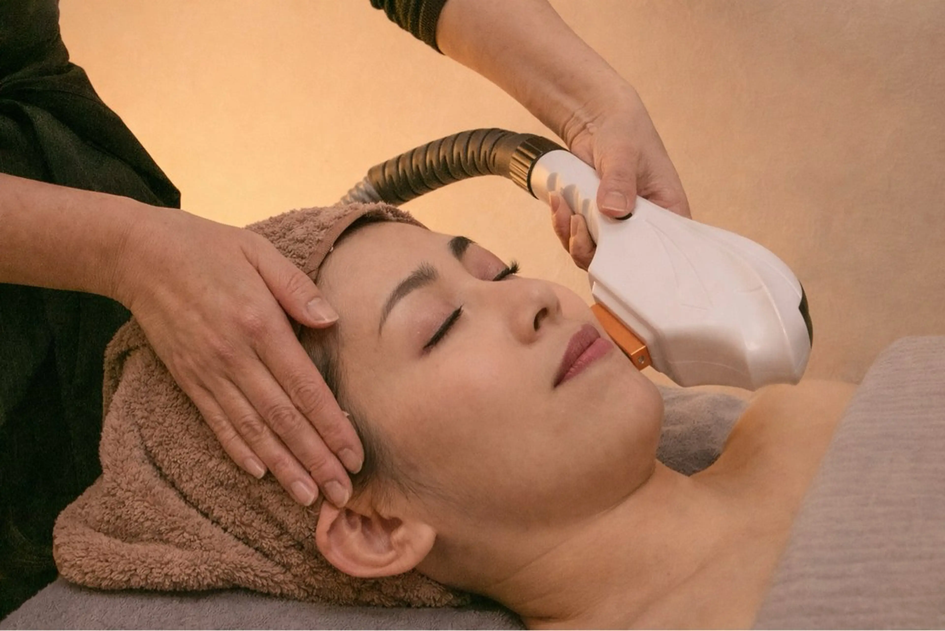 【レディース】顔脱毛(保湿パック付)の写真