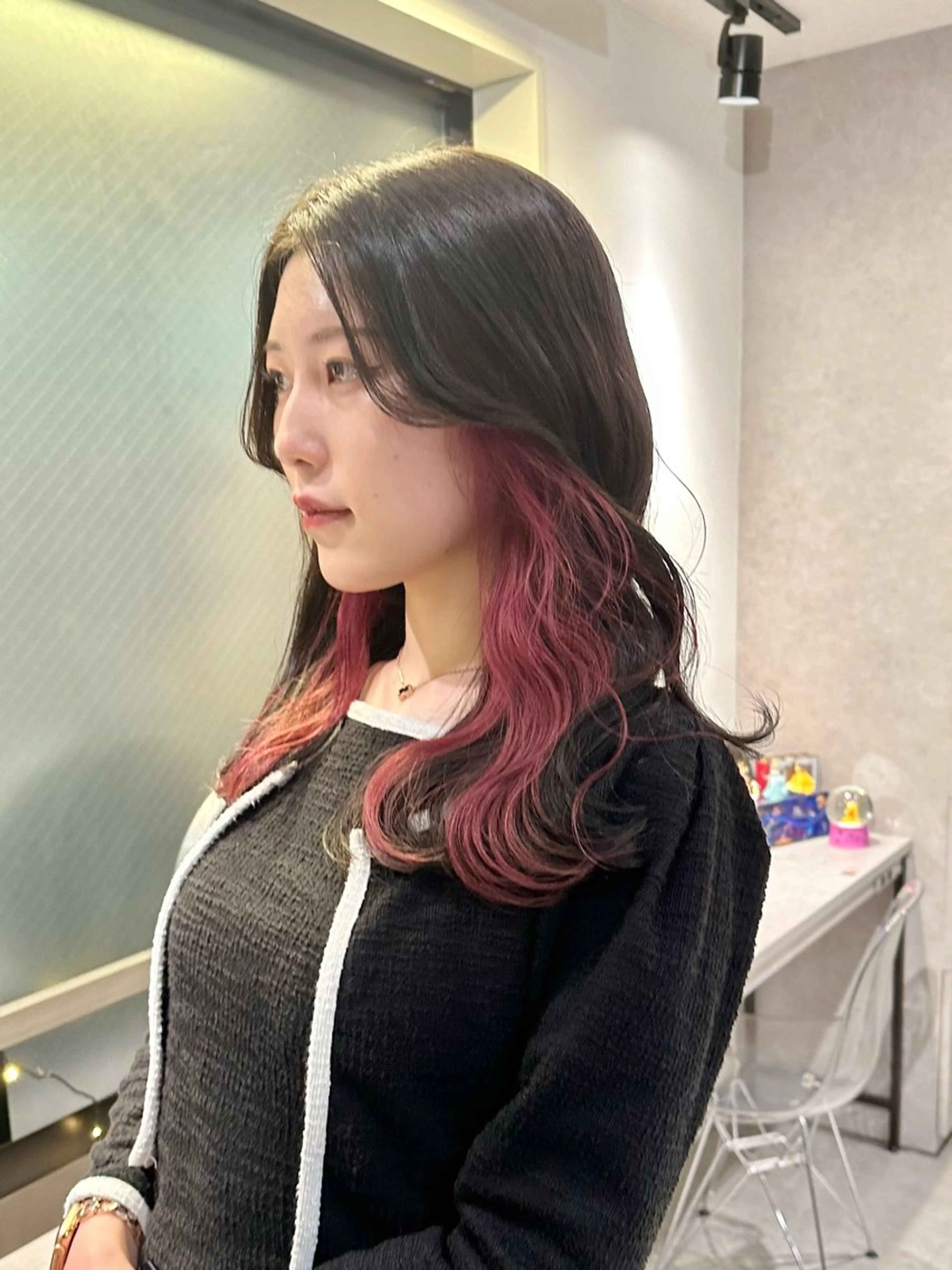 ロング カラー イヤリングカラー ピンクカラー ブリーチ/ハイトーン 艶カラー/ユリナのヘアスタイル