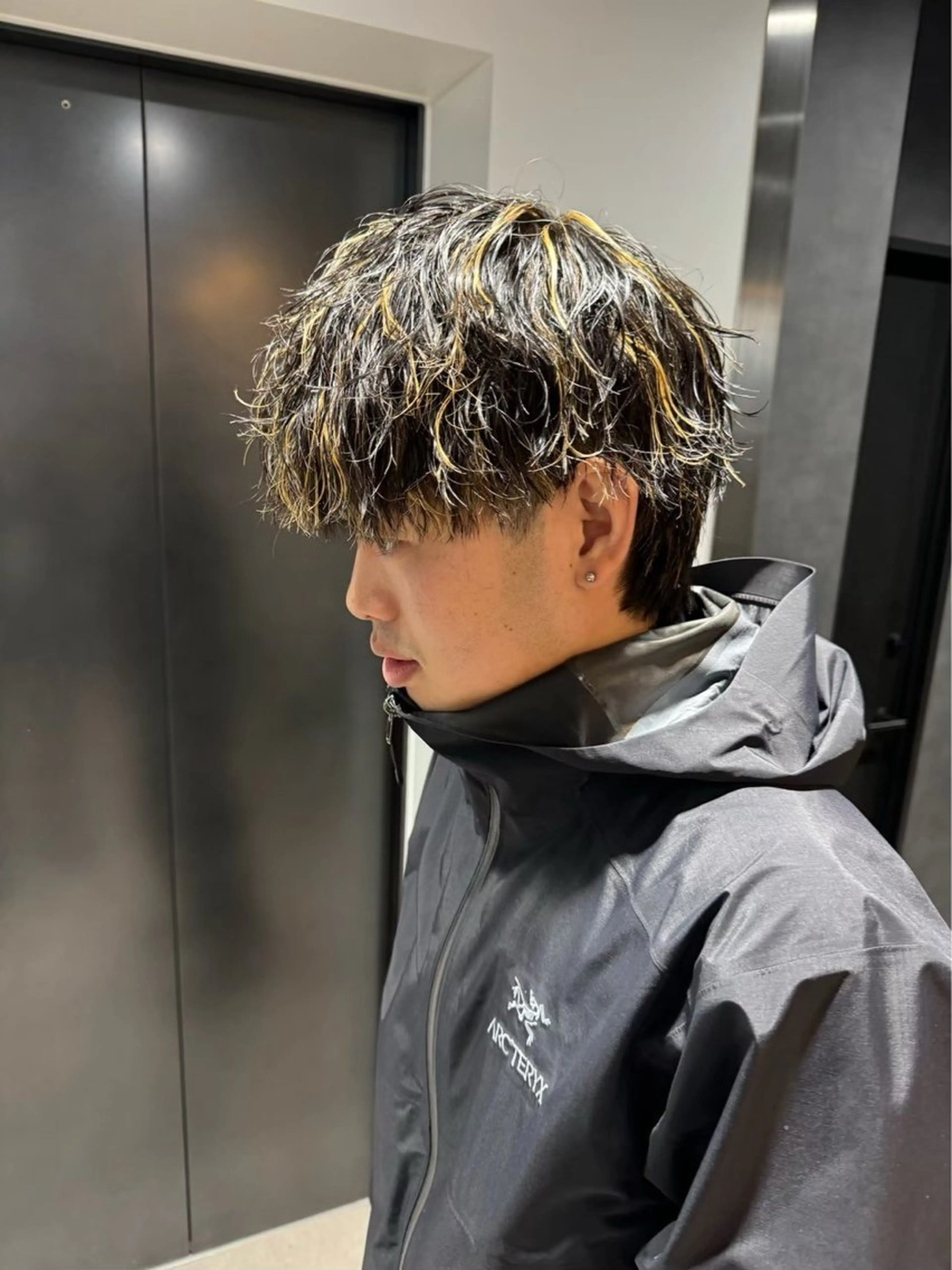 カラー パーマ メンズ メンズハイライト メンズパーマ 学生（メンズ向け） ハイライトカラー 学生 🔥 メンズ 特化🔥RAIのヘアスタイル