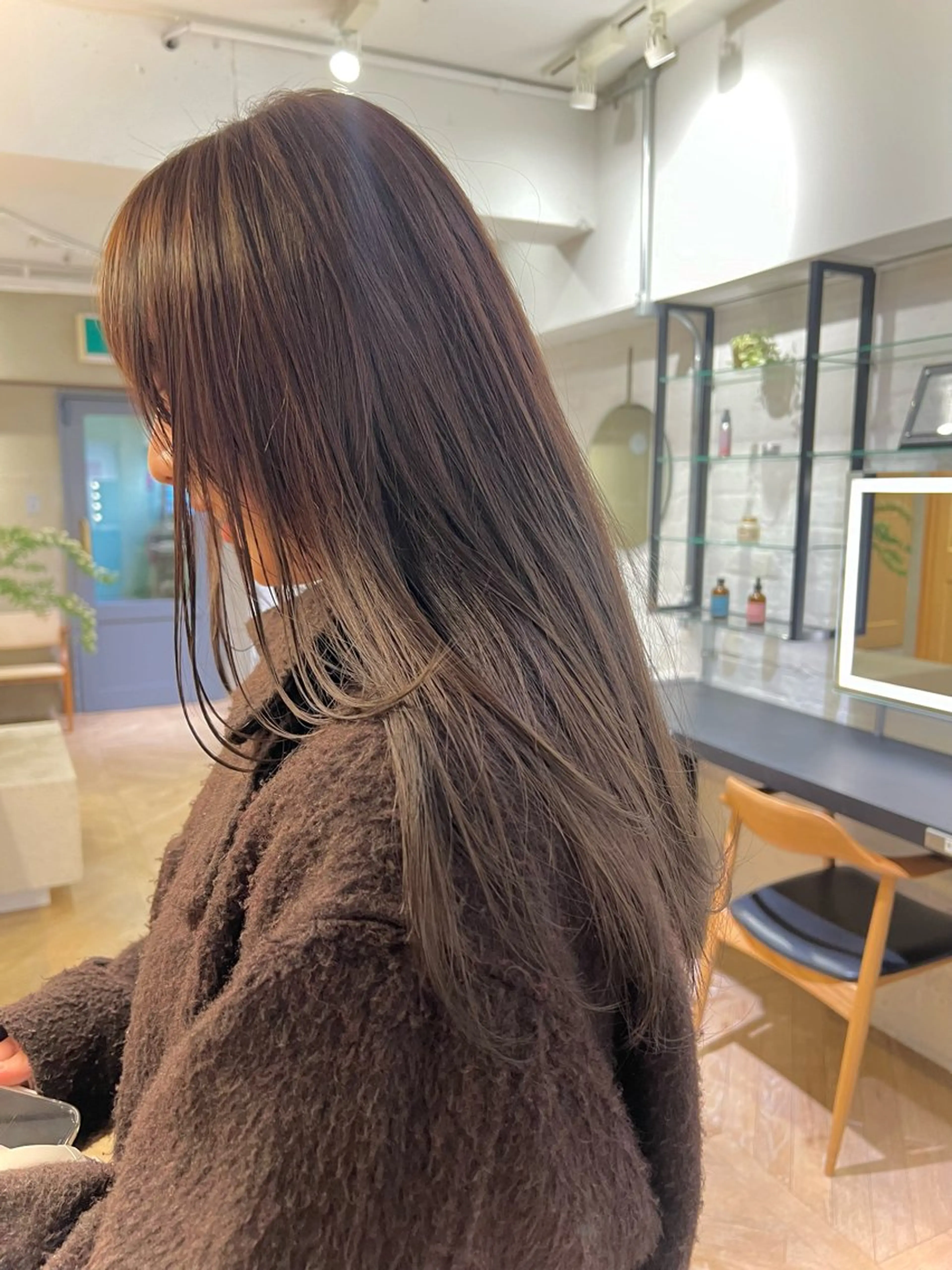 ロング アッシュ アッシュブラウン 似合わせレイヤー ＆透明感カラーのヘアスタイル