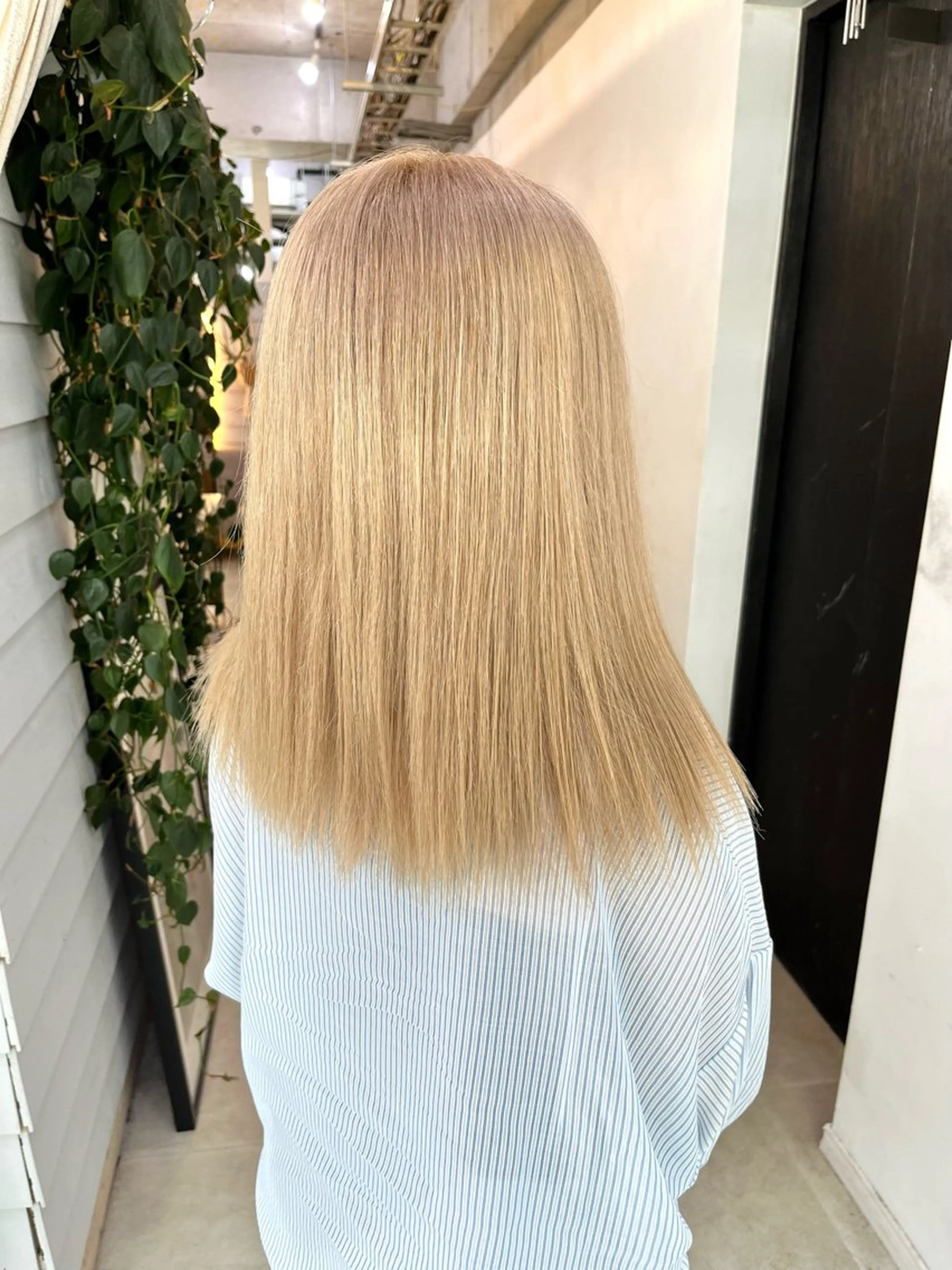 ミディアム カラー ベージュカラー ブロンド ブロンドベージュ ヘアカラー メンズパーマ ヘアカラー大成のヘアスタイル