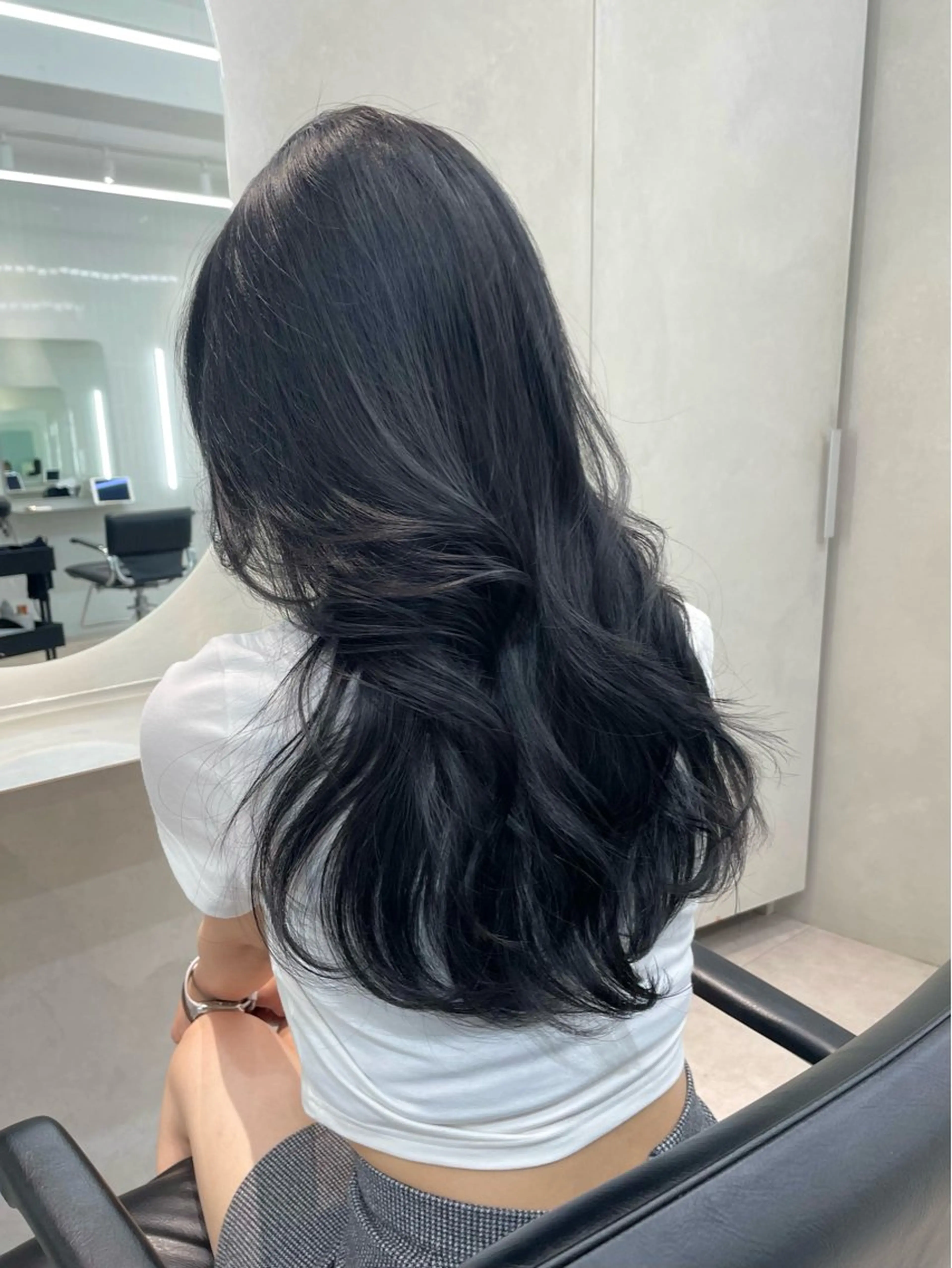 ロング ヘアカラー ハイトーン デザインカラーのヘアスタイル