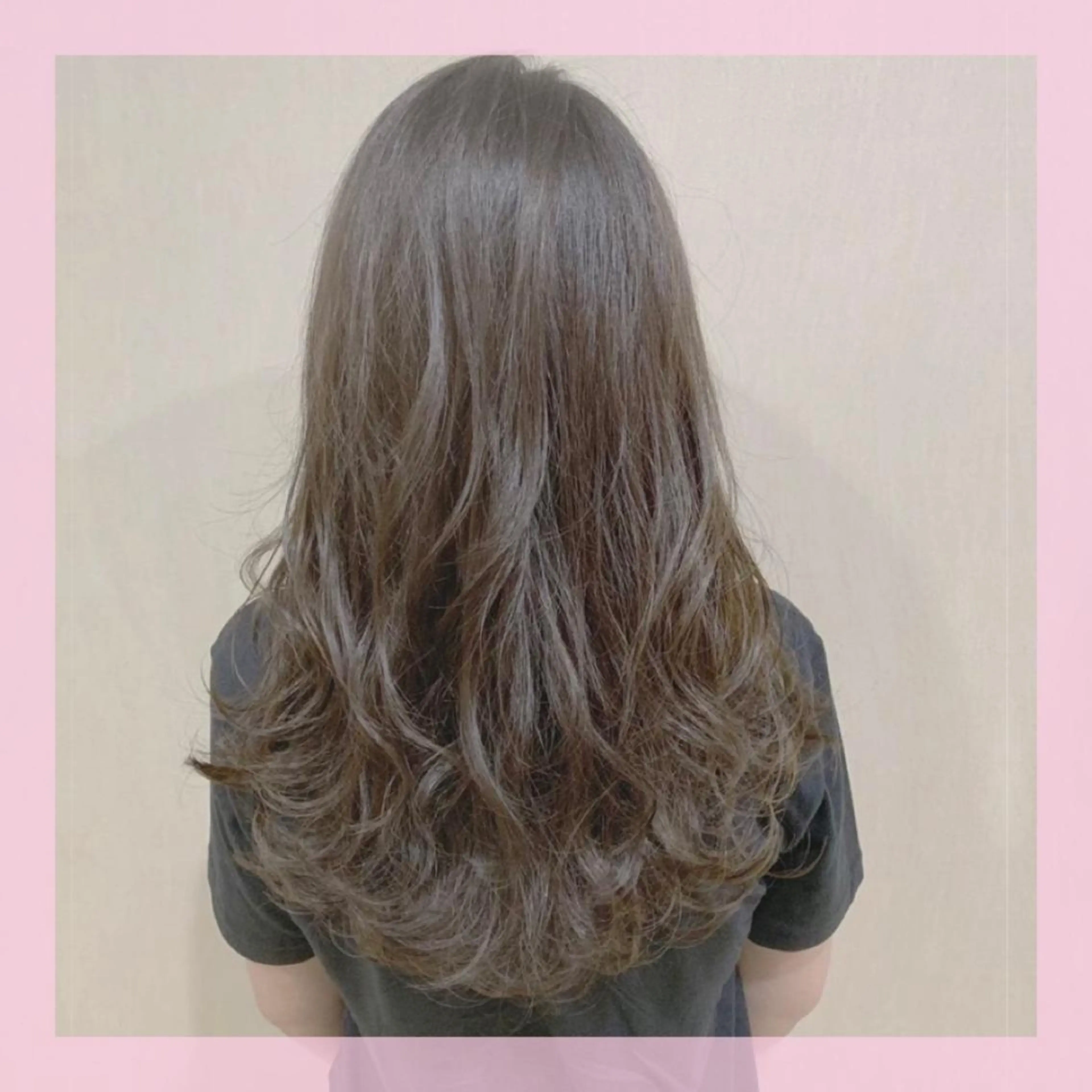 セミロング カラー アディクシーカラー ベージュカラー シルバー シルバーベージュ カット ヘアカラー plum.所属・🍒前川 🍒のヘアスタイル