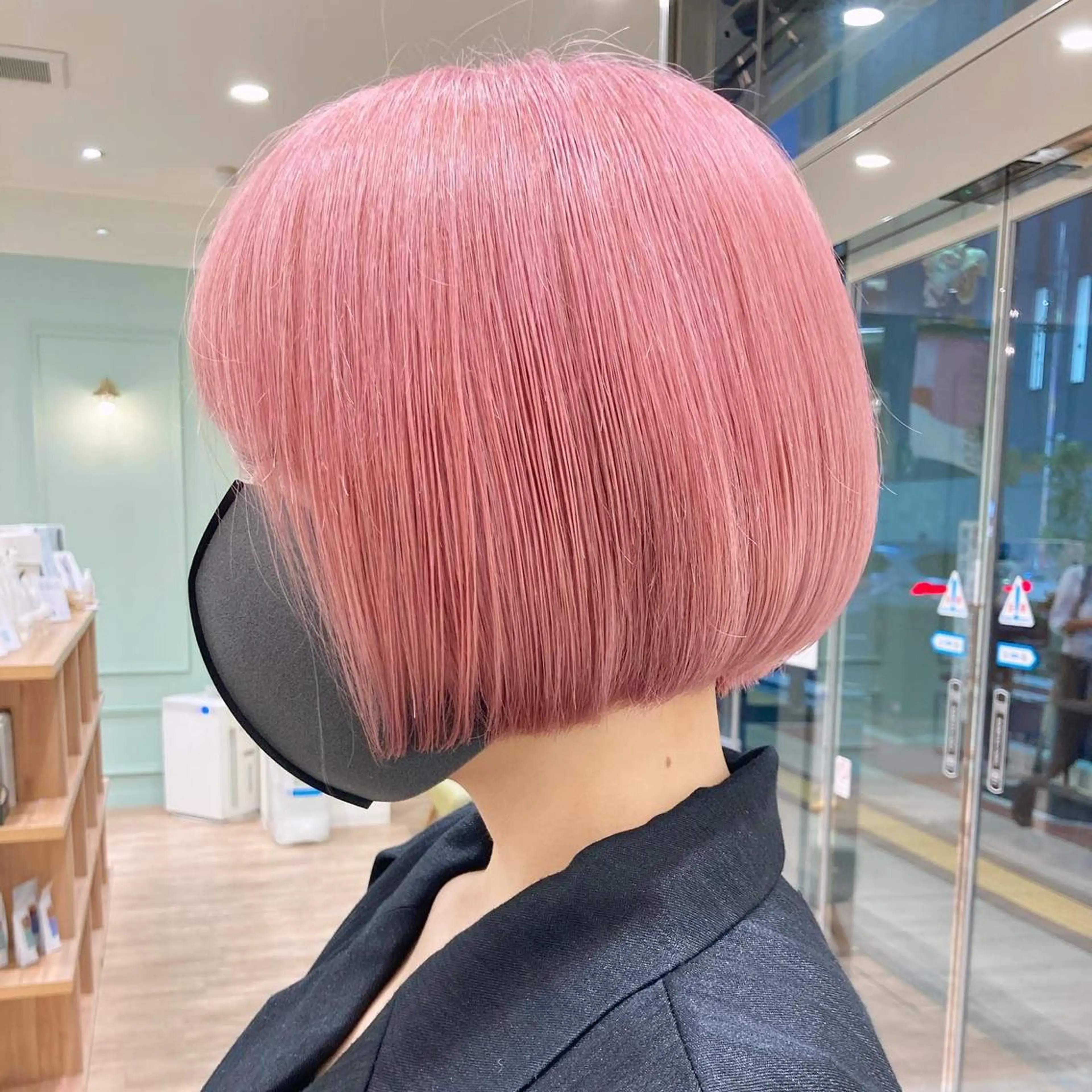 ショート カラー ピンクカラー ホワイトピンク ヘアカラー トリートメント ケアブリーチ 坪井佑樹のヘアスタイル