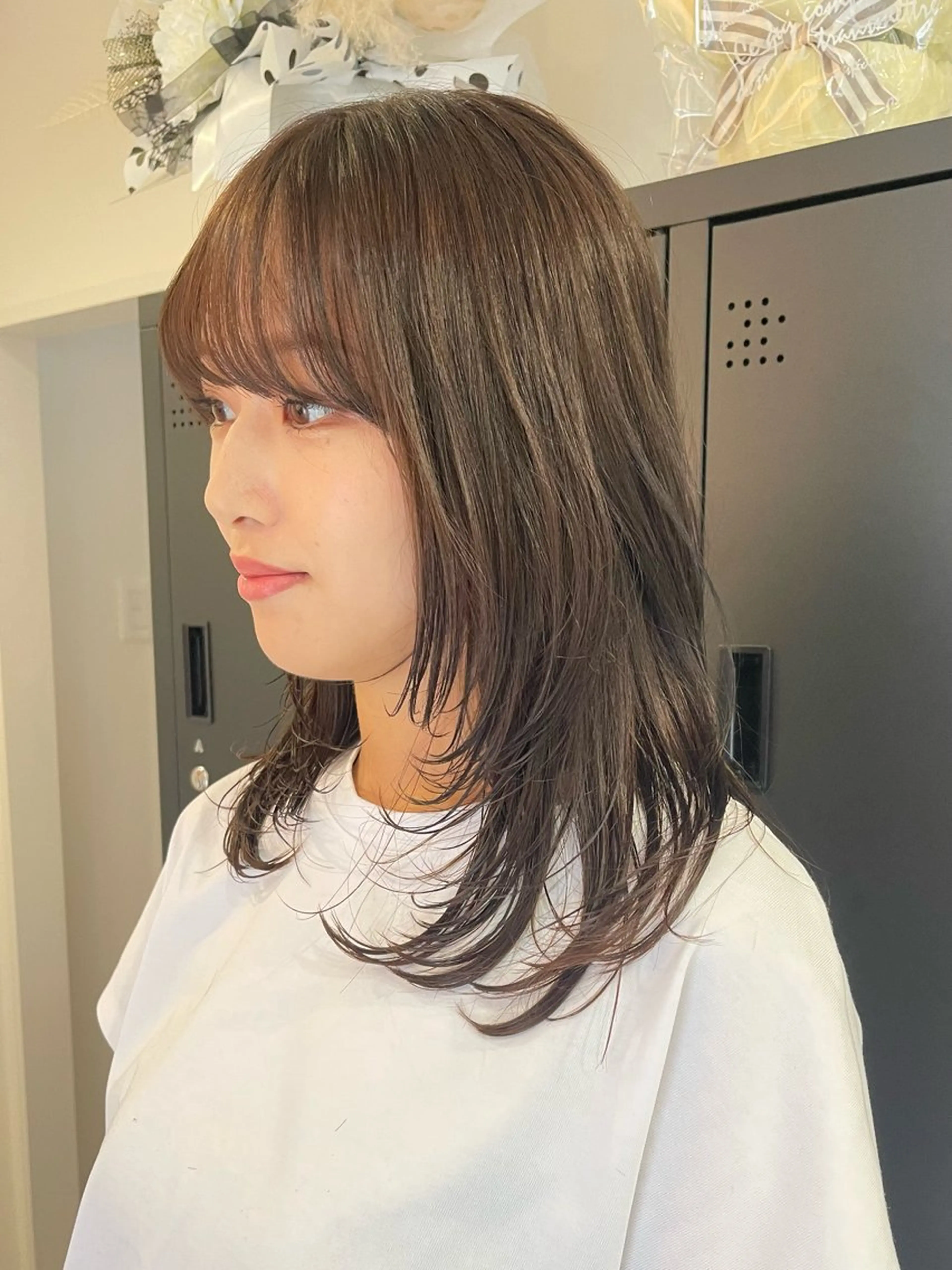 ミディアム レイヤーカット 小顔カット 外ハネヘア トリートメント カット ヘアカラー トリートメント 4/18当日予約可 似合わせレイヤー矢作のヘアスタイル