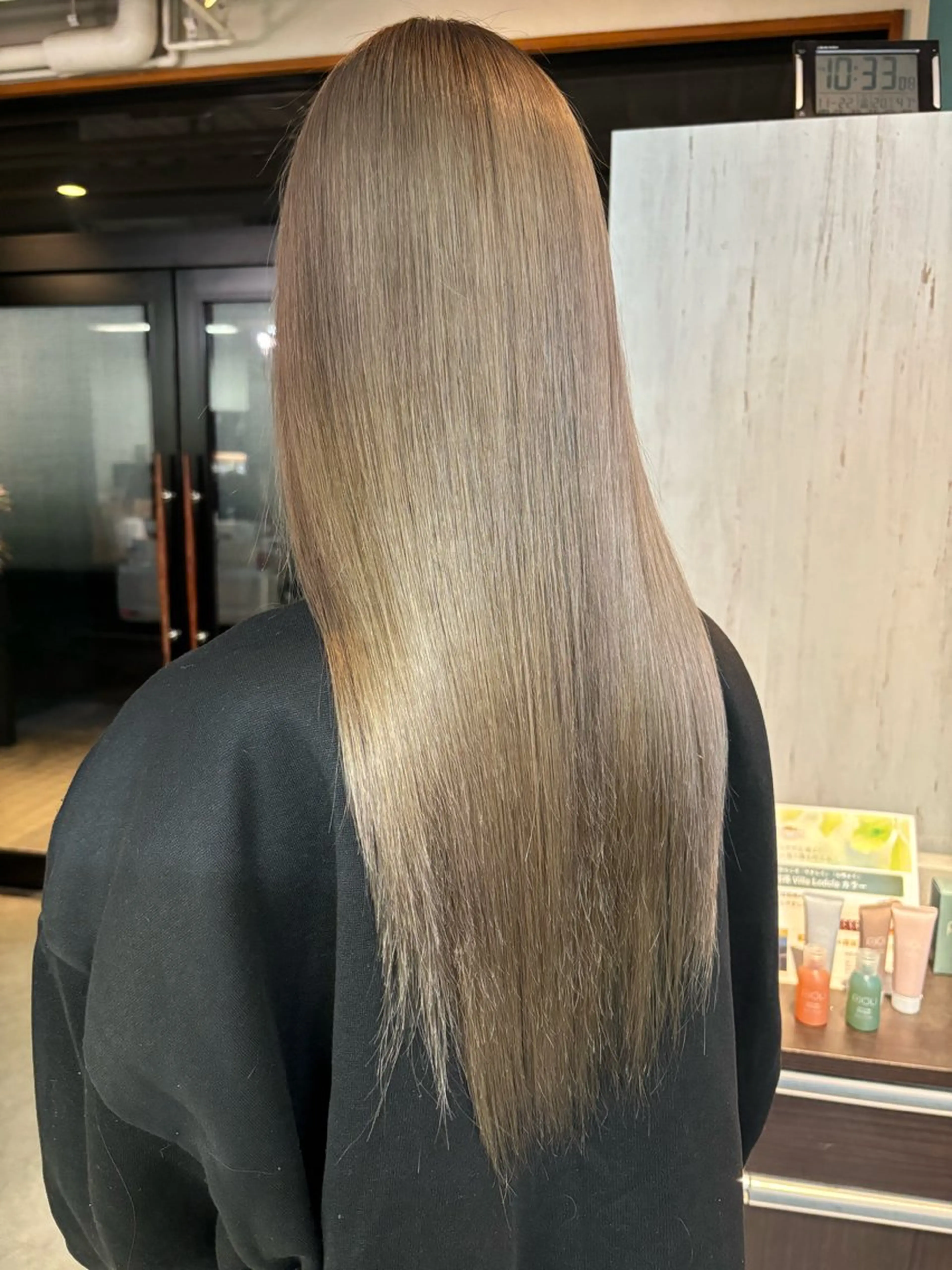 ロング カラー ベージュカラー ミルクティーベージュ 下河 美友のヘアスタイル