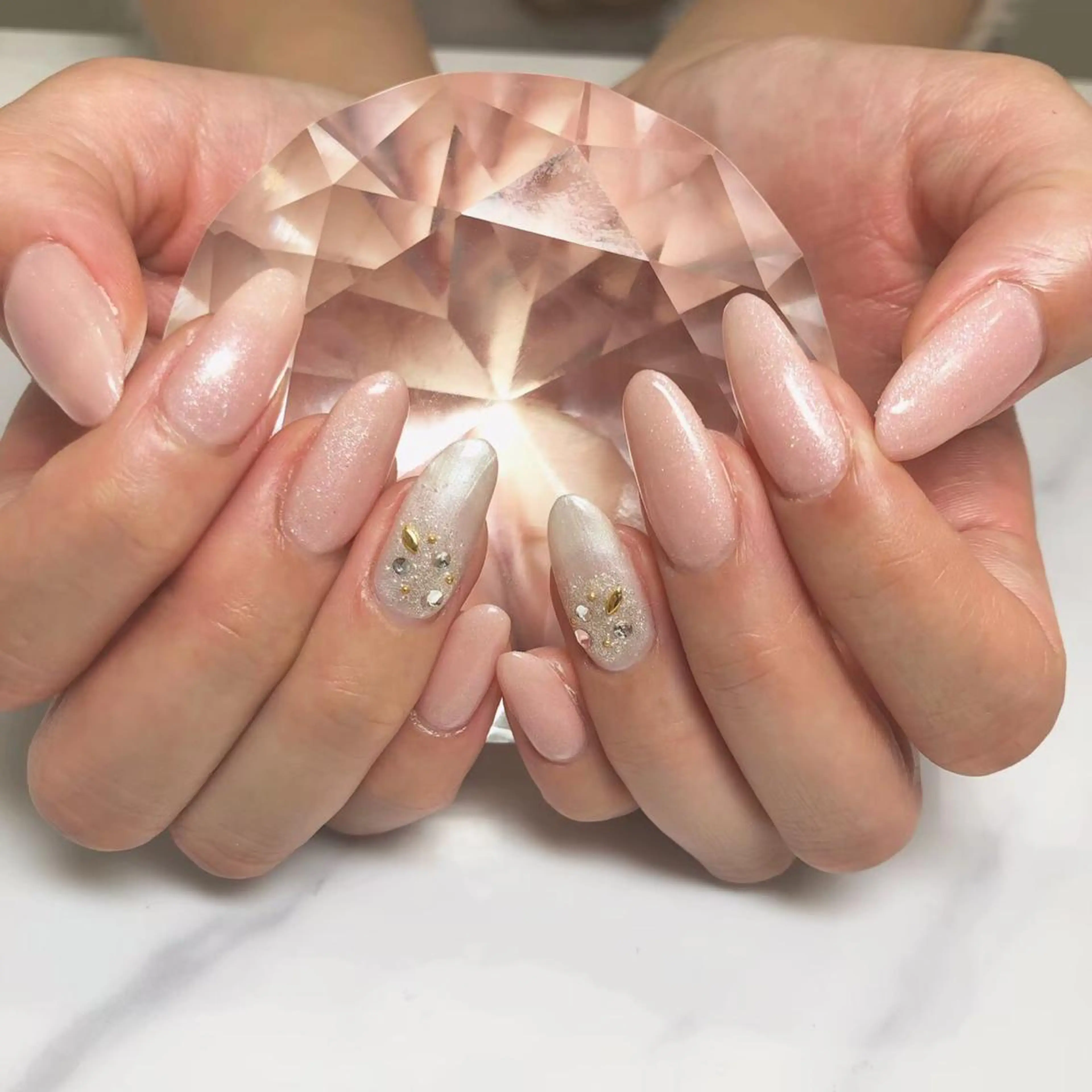 ネイル 椿森 美瑠紅の眉毛・アイブロウイメージ