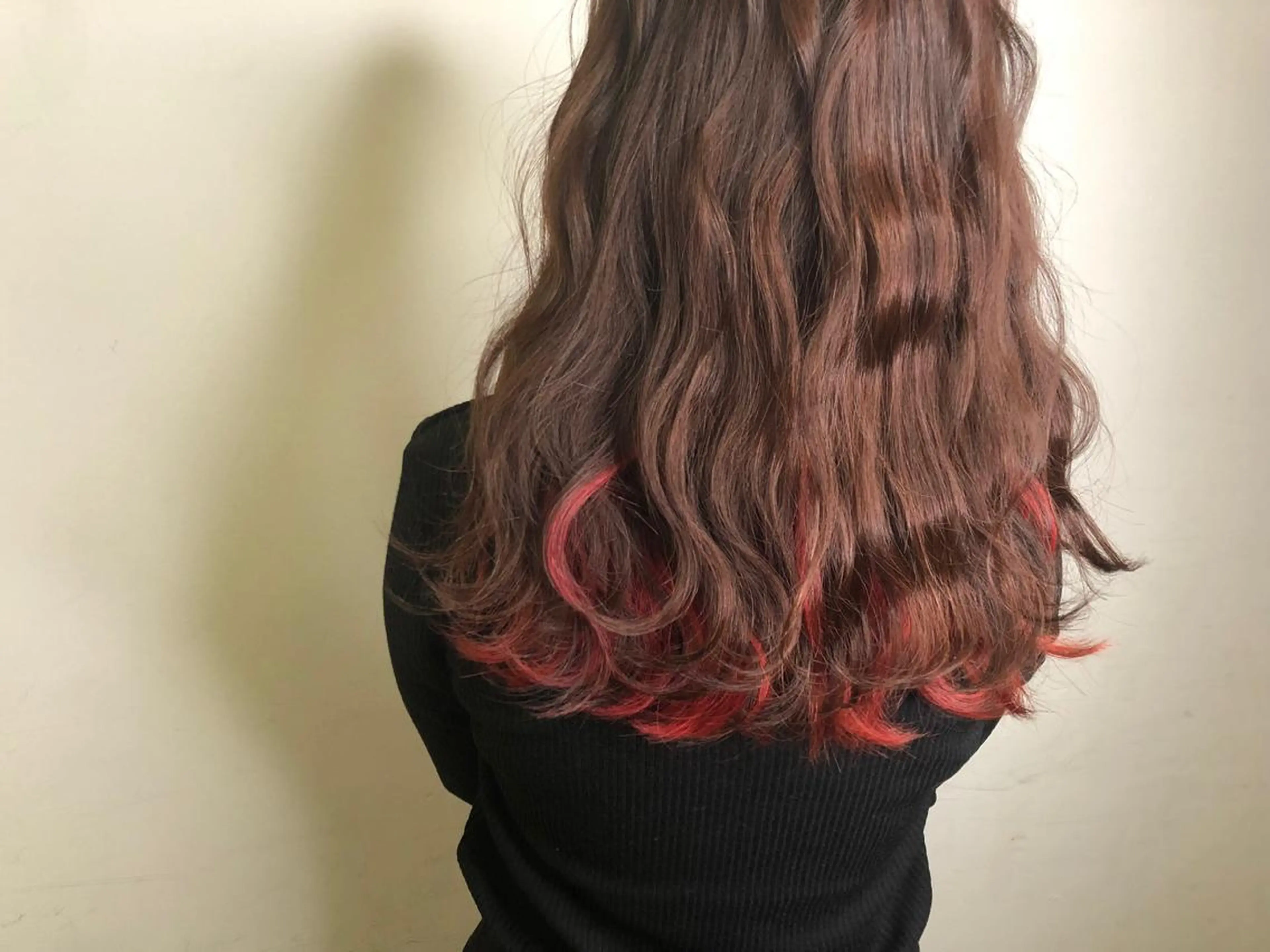 ロング カラー ベージュカラー ピンクカラー ピンクベージュ メンズ レイヤー ウルフ 弓木啓輔のヘアスタイル