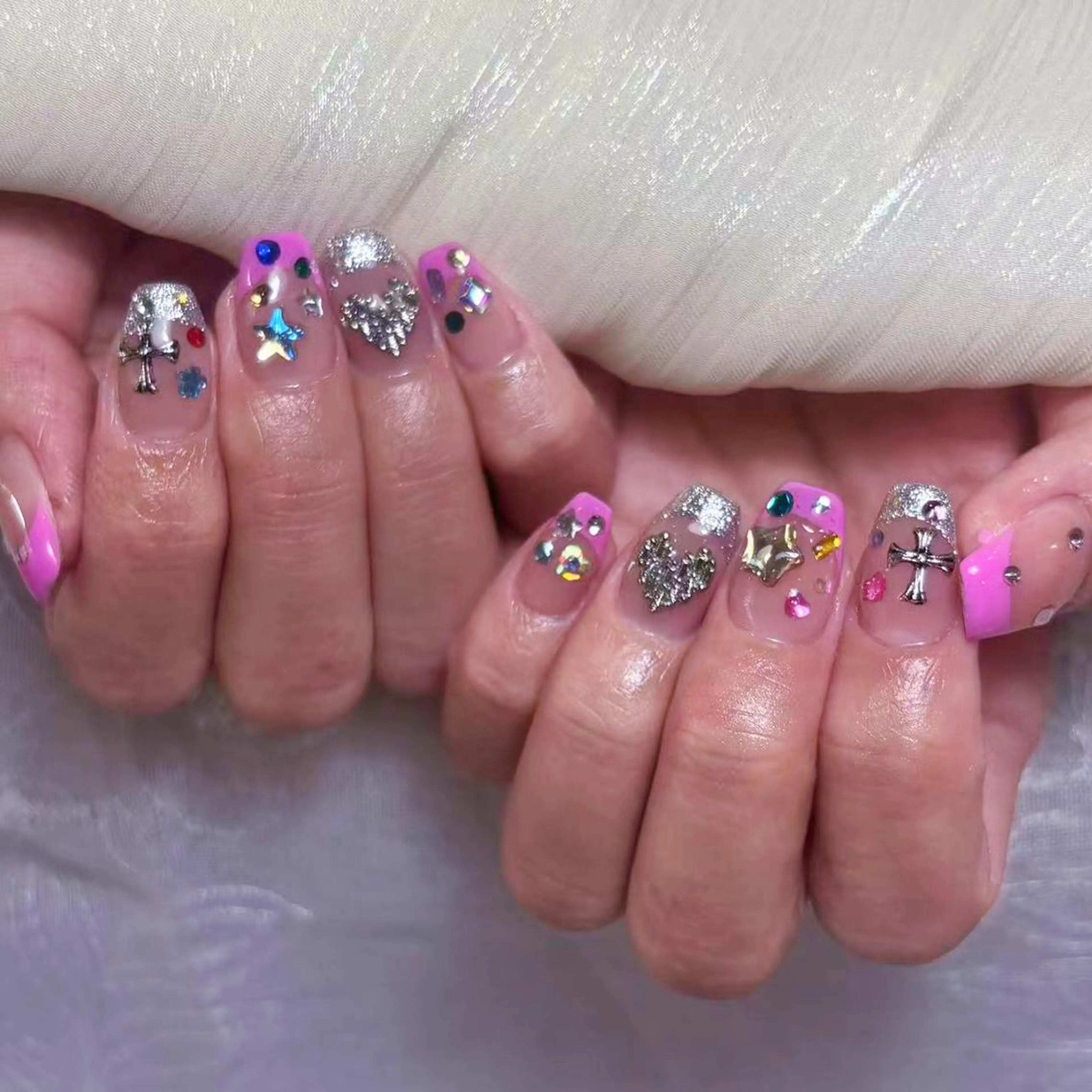 ネイル アートネイル オーロラネイル ガーリー キラキラネイル 韓国ネイル ハンドネイル リナ 💅のネイルデザイン