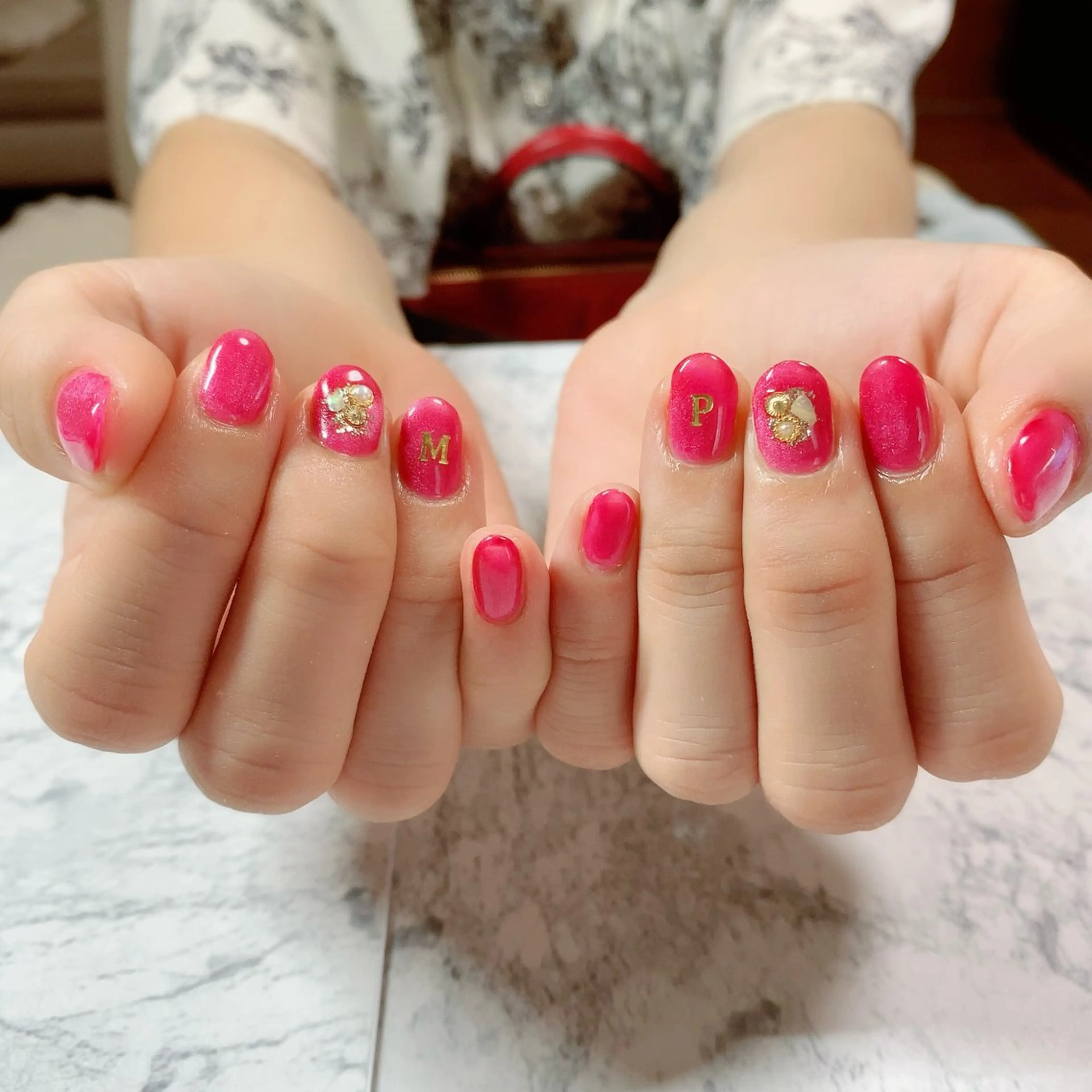 ネイル ピンク ショートネイル マジョリカ ブルーのネイルデザイン