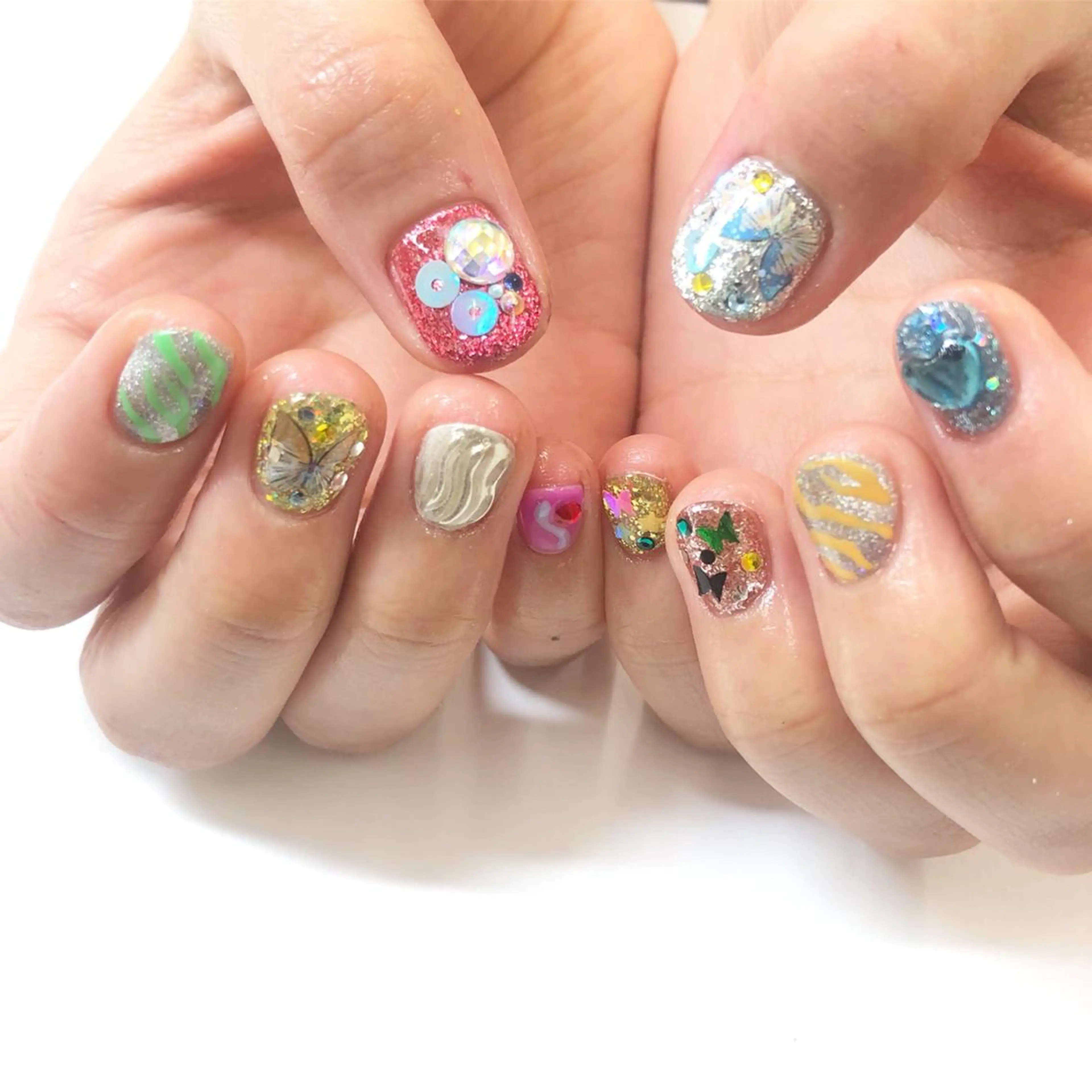 ネイル キラキラネイル ハンドネイル Minami 🍓のネイルデザイン